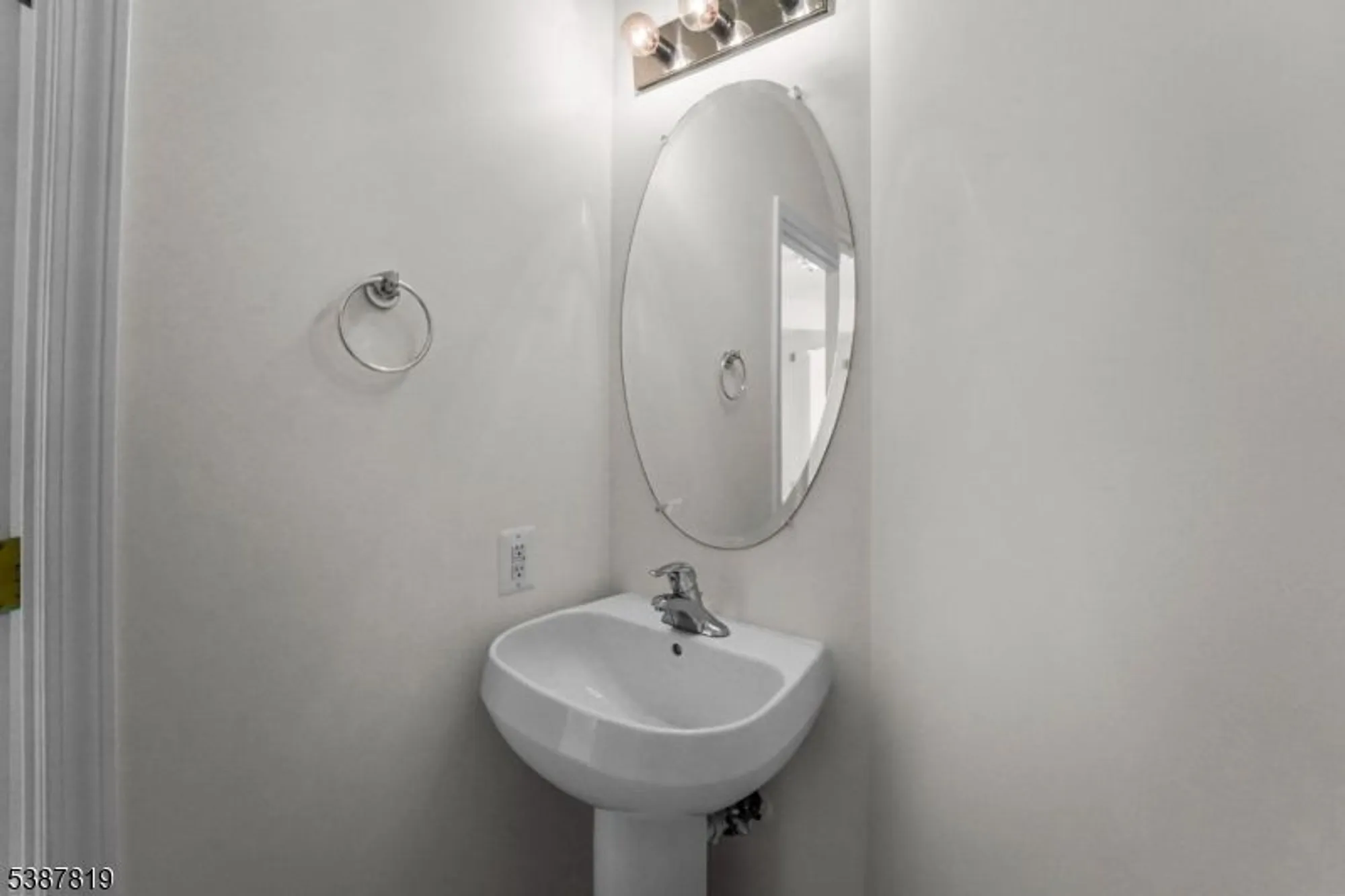 Property Slideshow image 8 of 23 | 373 windfall ln, Somerset, NJ, 08873