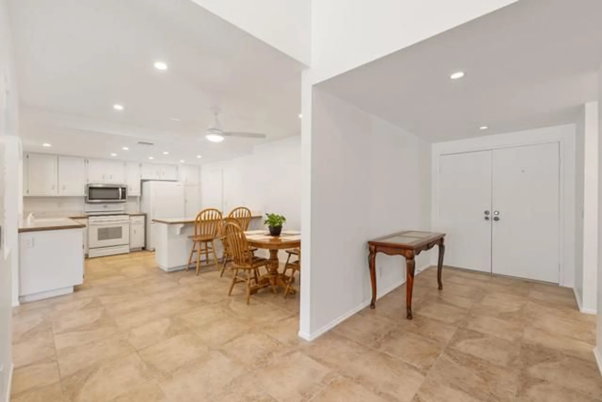 Property Slideshow image 14 of 41 | 2050 silver oak way, Hemet, CA, 92545