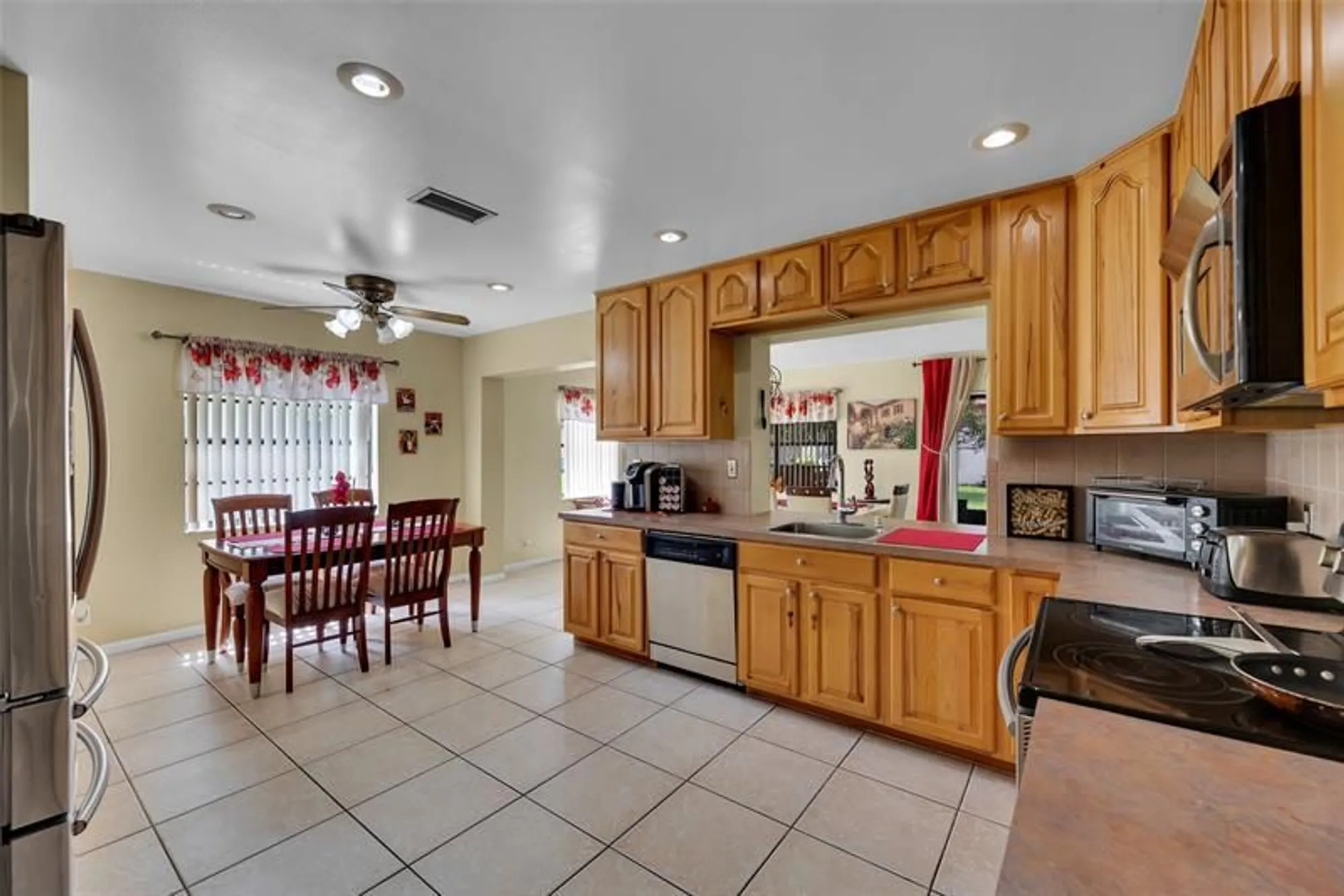 Property Slideshow image 35 of 50 | 9802 nw 75th ct, Tamarac, FL, 33321