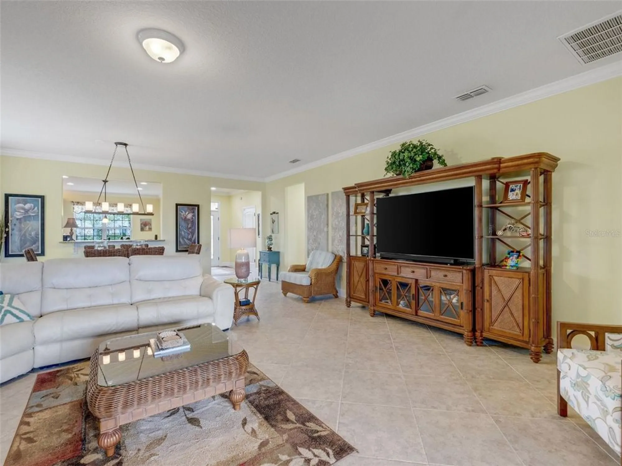 Property Slideshow image 15 of 67 | 208 almeria way, Davenport, FL, 33837