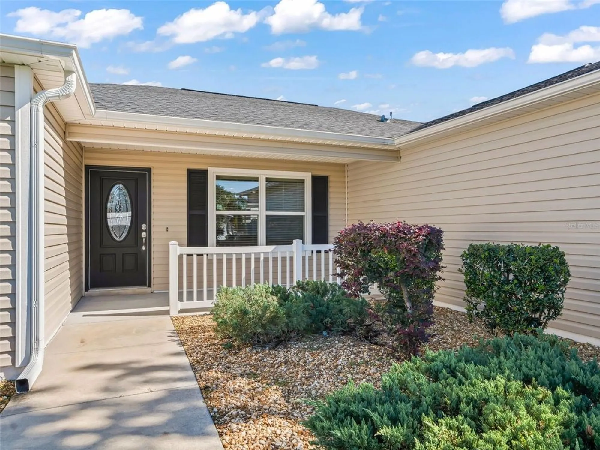 Property Slideshow image 2 of 37 | 828 silver oak ave, Lady Lake, FL, 32159