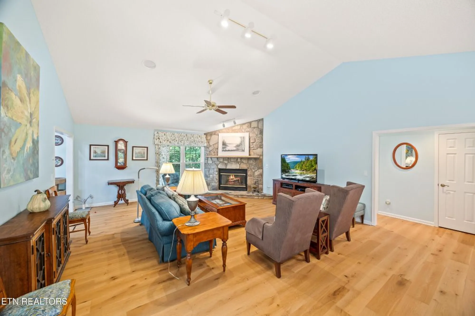 Property Slideshow image 14 of 38 | 152 stonewood dr, Crossville, TN, 38558