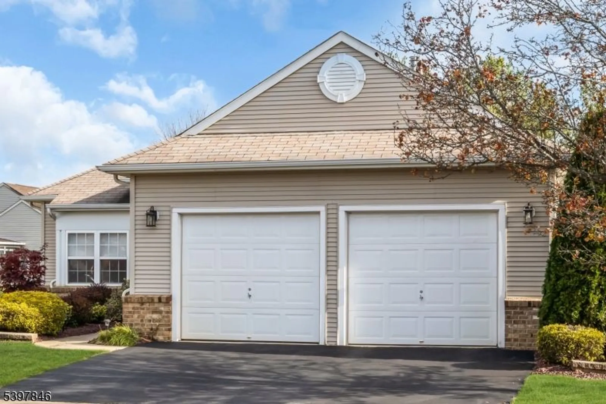 Property Slideshow image 7 of 49 | 6 margaux dr, Manchester Tw, NJ, 08759