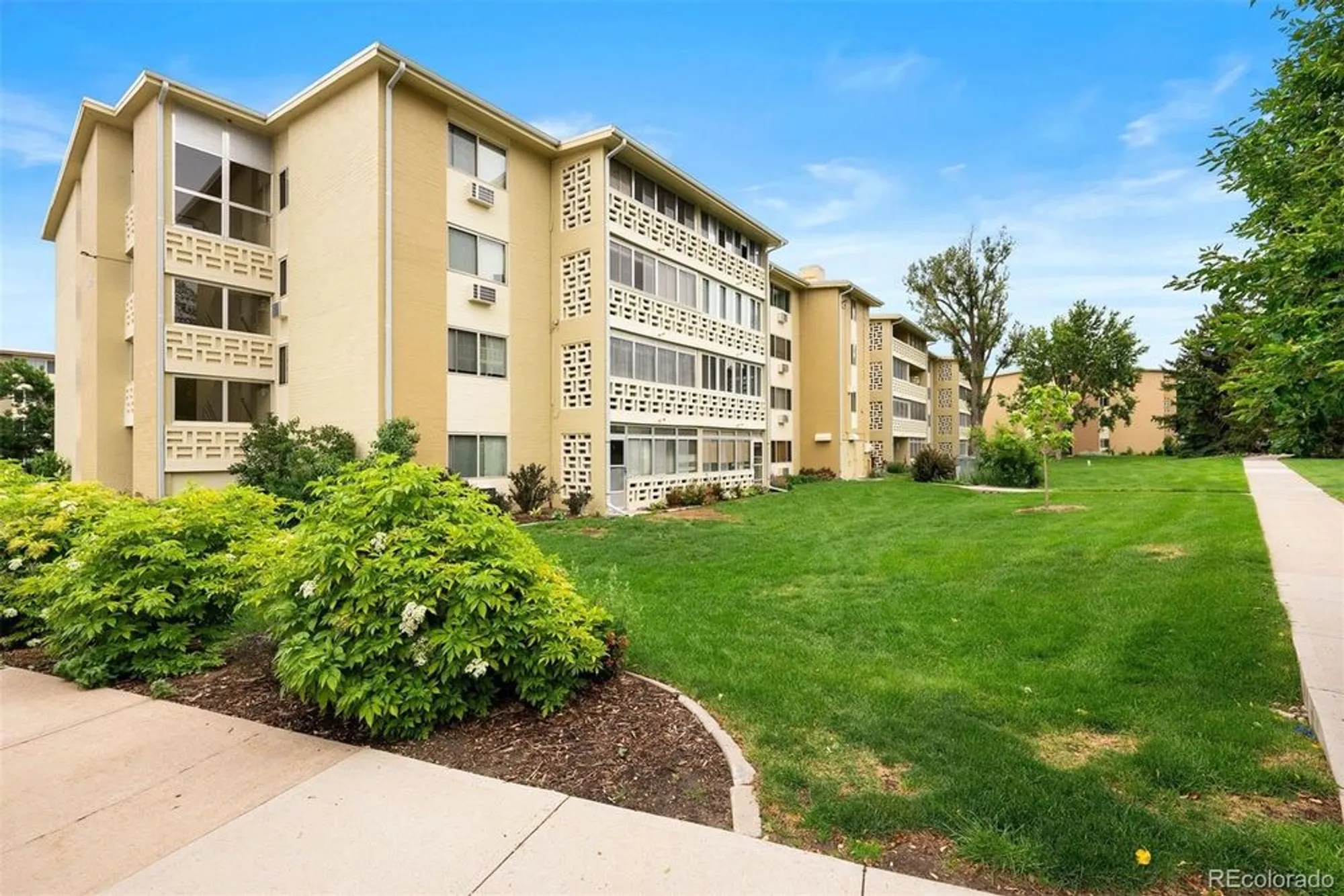Property Slideshow image 33 of 44 | 695 s alton way unit 9c, Denver, CO, 80247