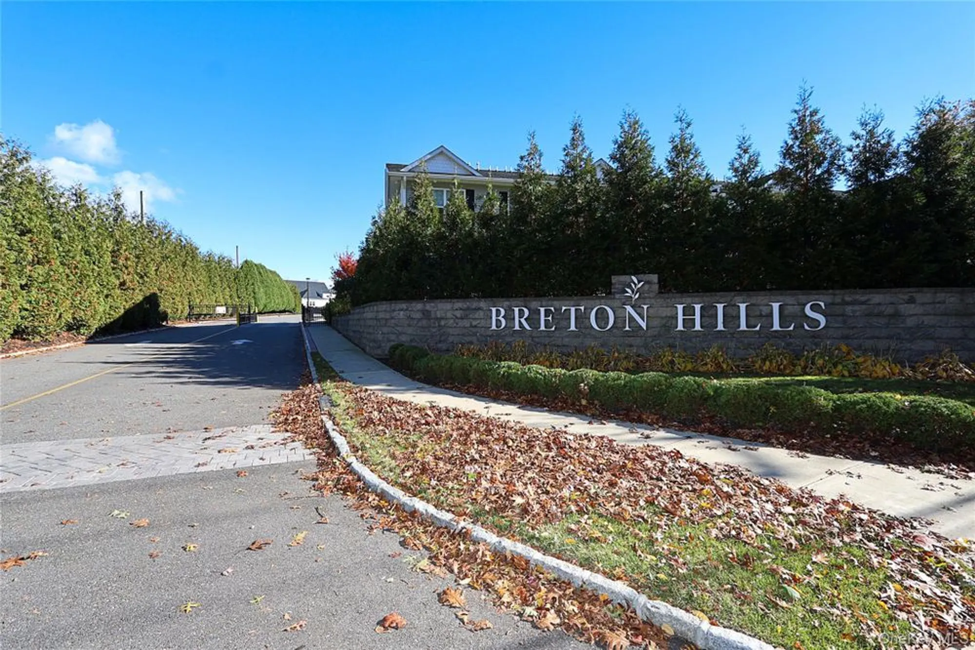 Property Slideshow image 4 of 29 | 209 breton way, Glen Cove, NY, 11542