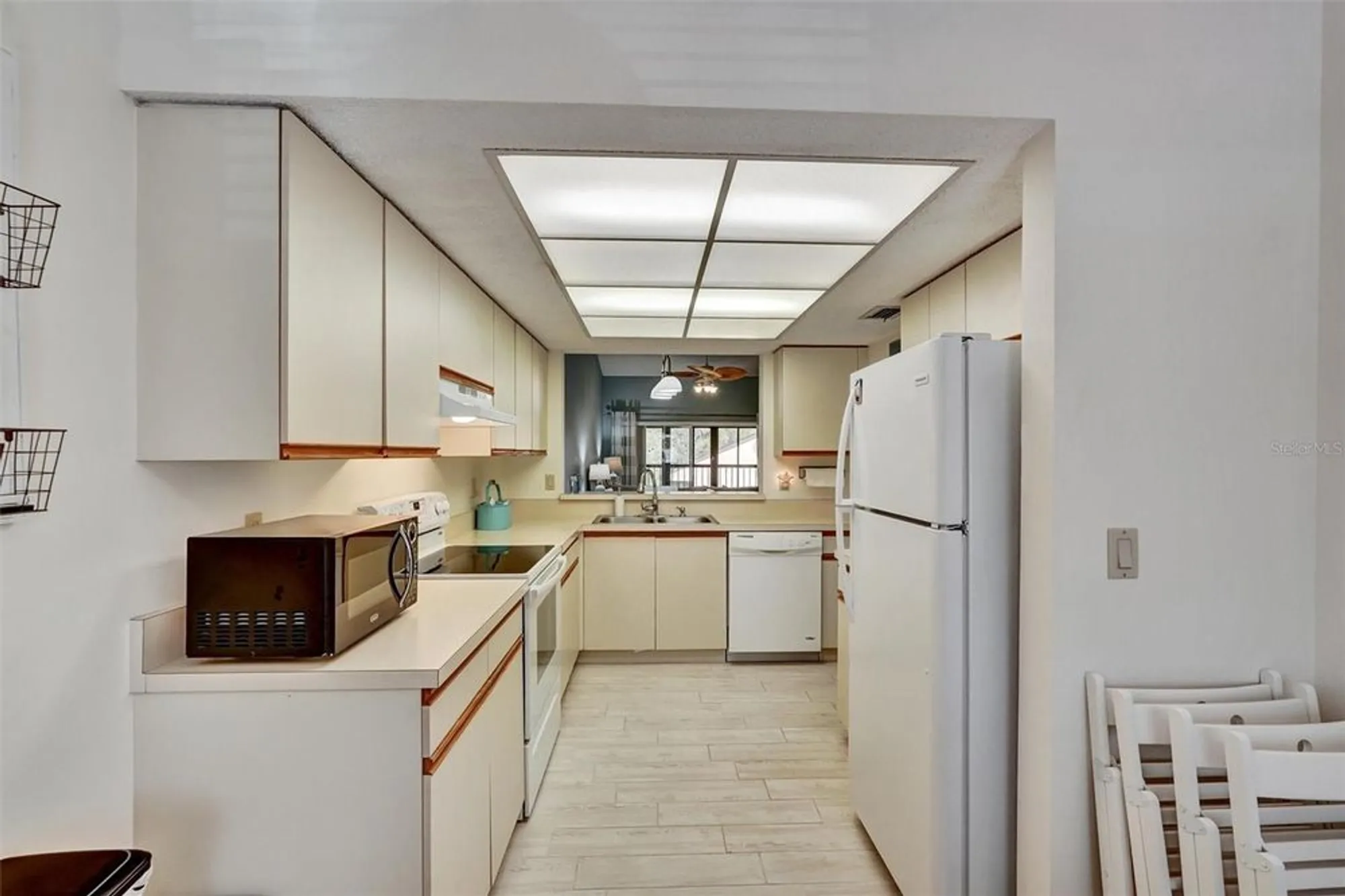 Property Slideshow image 12 of 27 | 6221 timber lake dr unit c10, Sarasota, FL, 34243