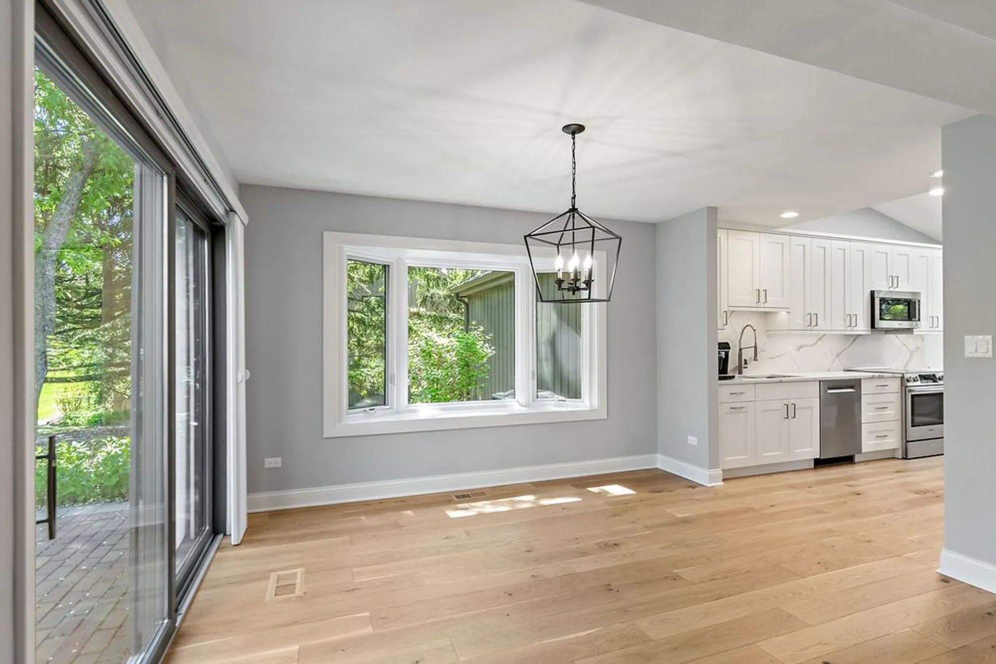 Property Slideshow image 16 of 48 | 535 woodview rd, Lake Barrington, IL, 60010