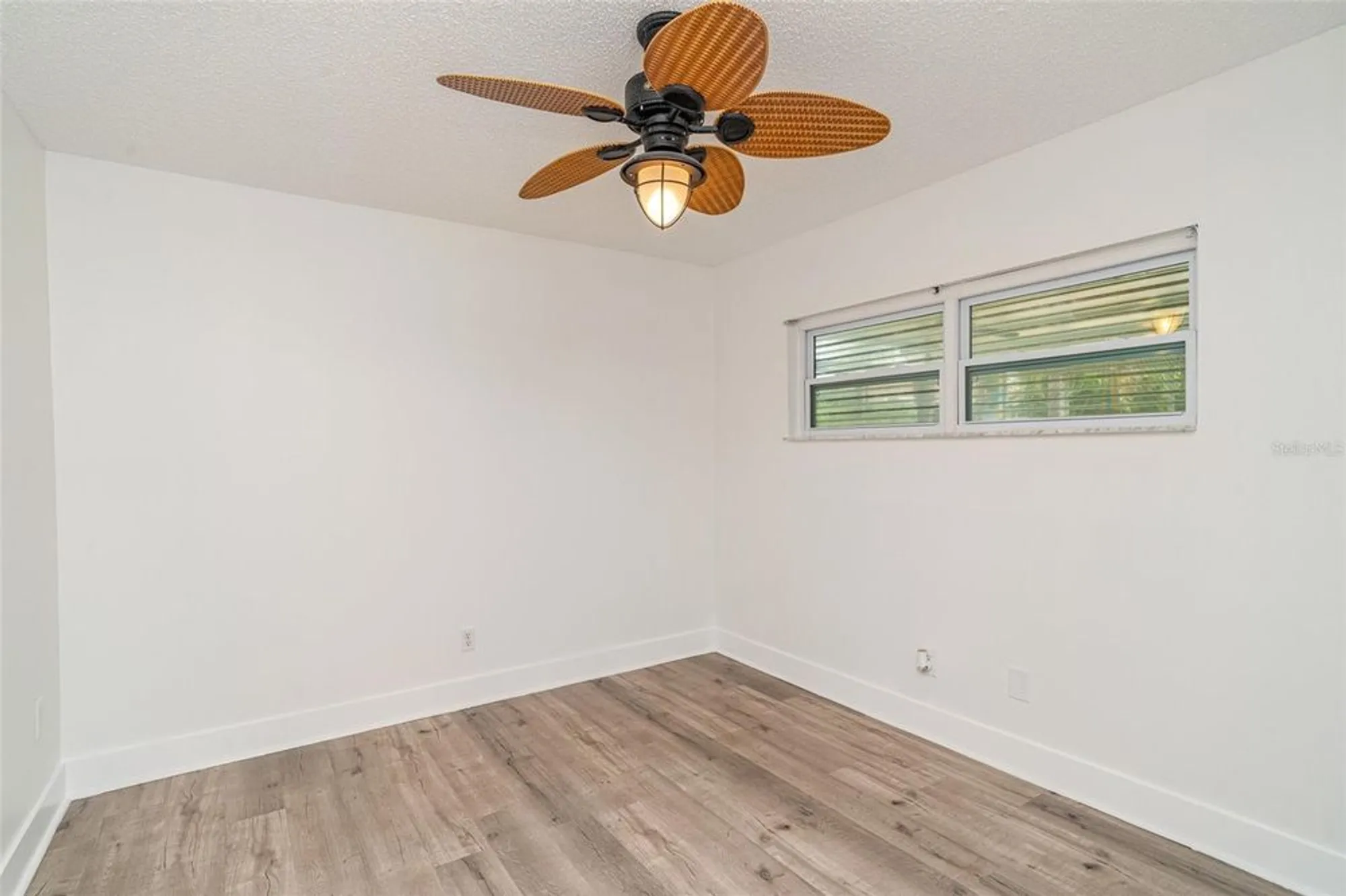 Property Slideshow image 23 of 31 | 2048 berry roberts dr, Sun City Center, FL, 33573