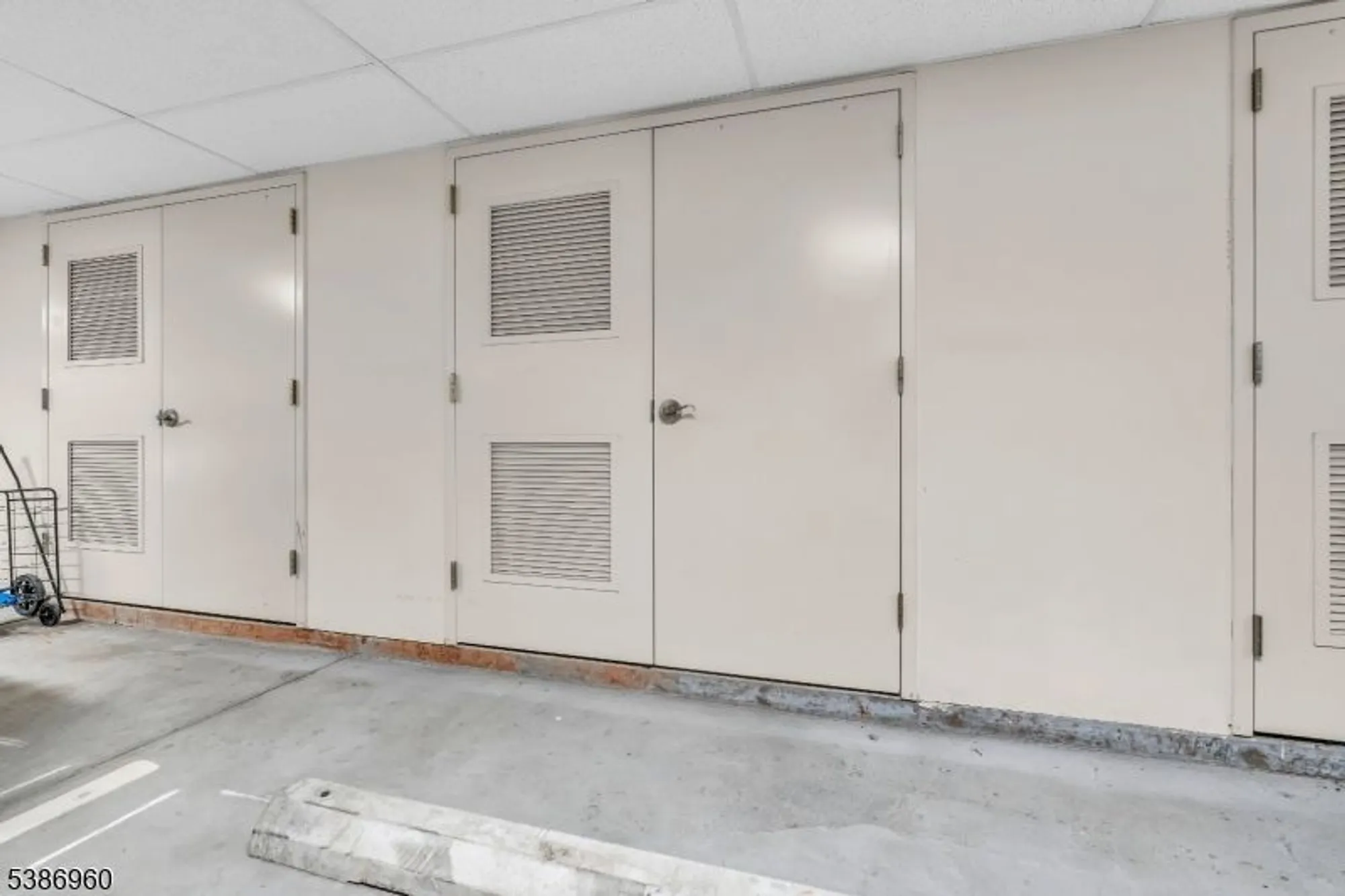 Property Slideshow image 33 of 38 | 182 victoria dr, Basking Ridge, NJ, 07920