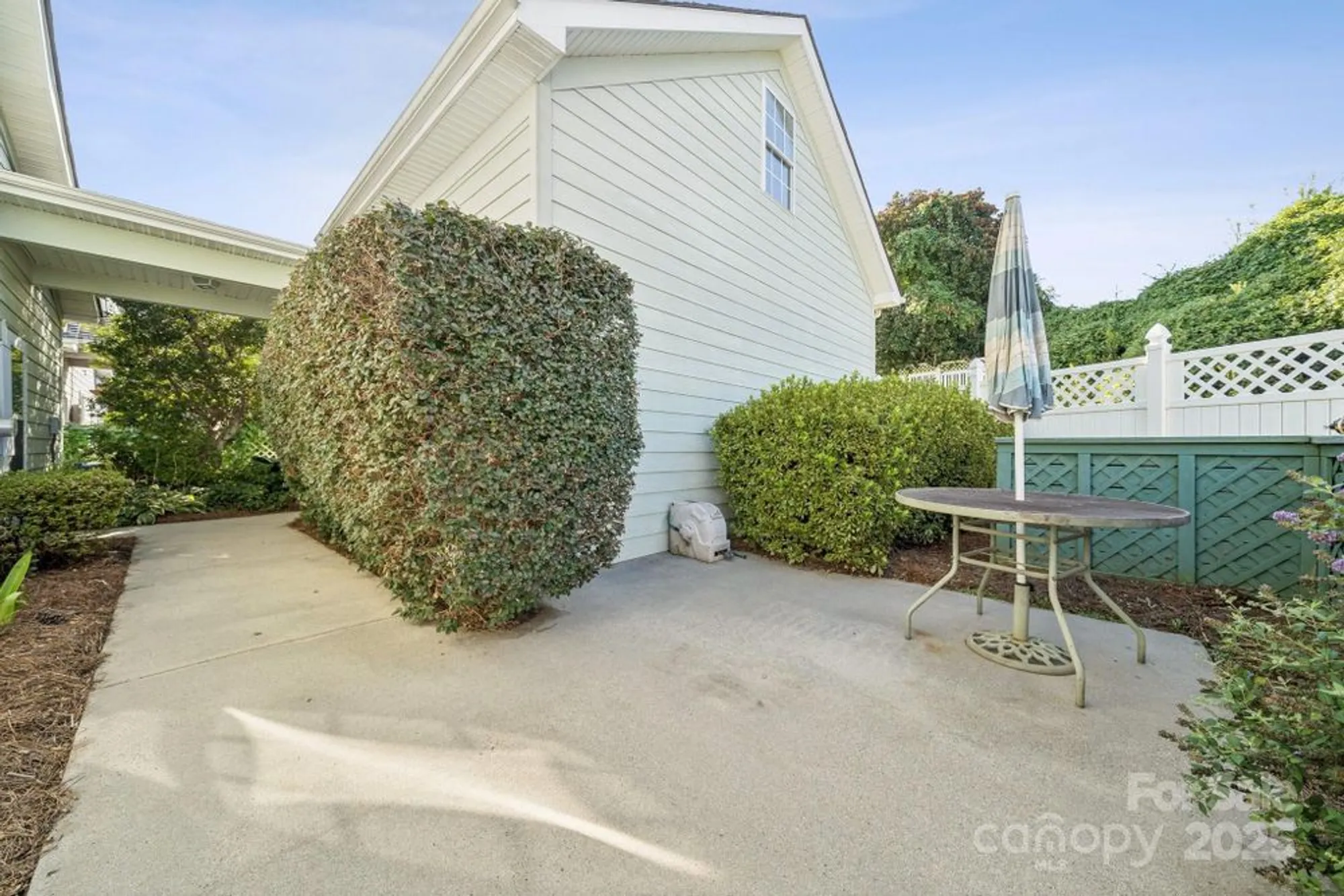 Property Slideshow image 25 of 29 | 10011 bishops gate blvd, Pineville, NC, 28134