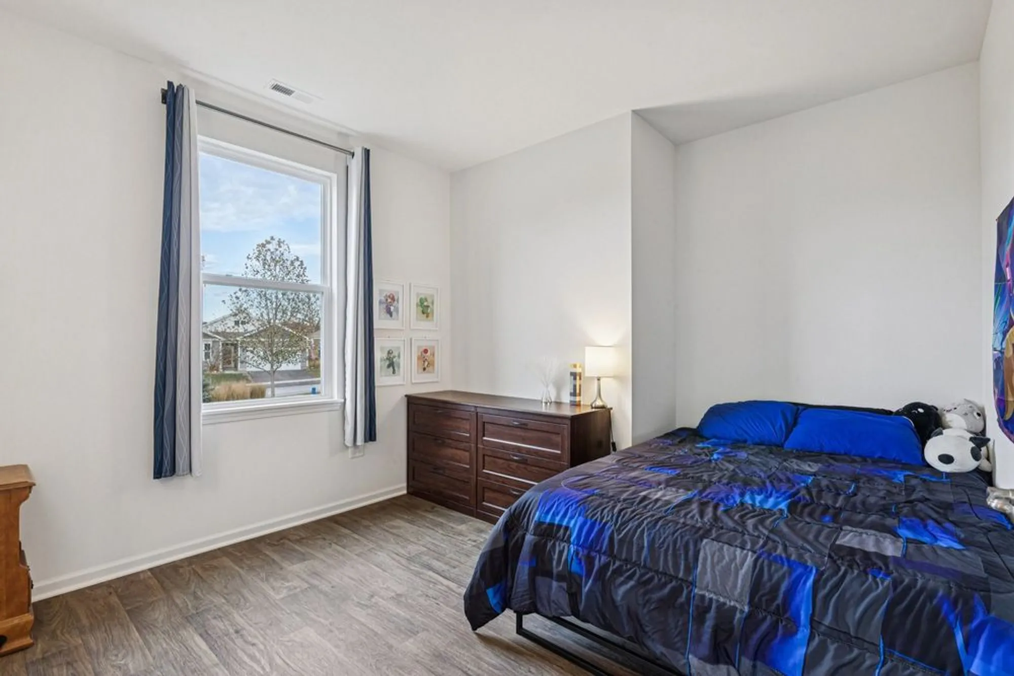 Property Slideshow image 18 of 48 | 952 darwin st, North Aurora, IL, 60542