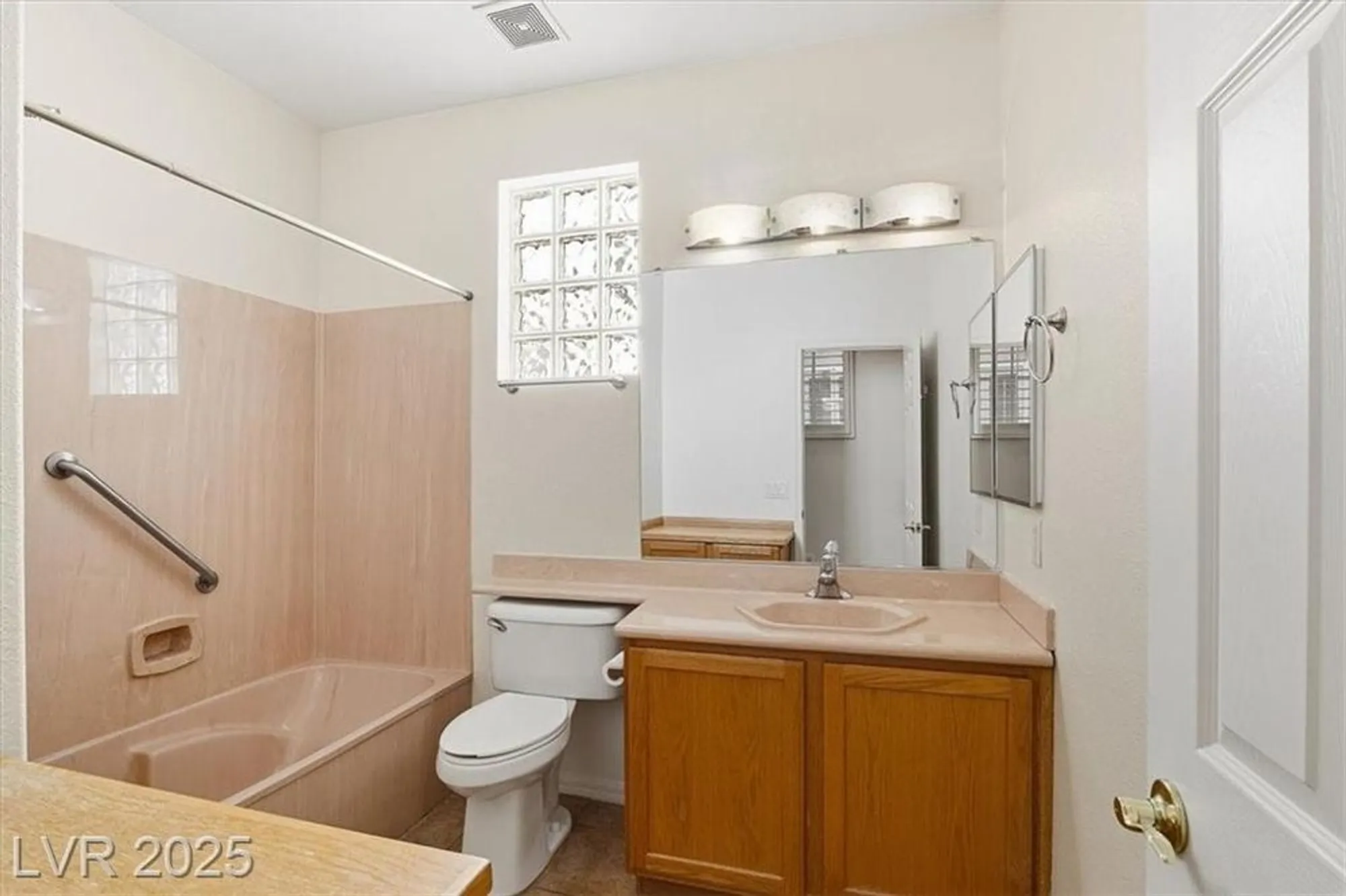 Property Slideshow image 29 of 45 | 4639 denaro dr, Las Vegas, NV, 89135