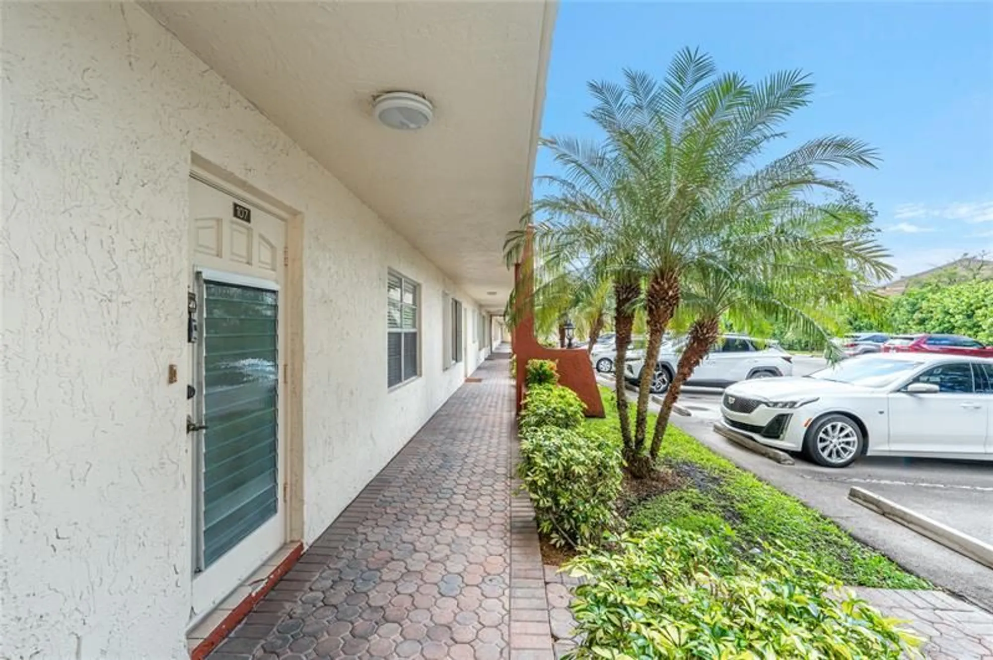 Property Slideshow image 17 of 54 | 150 s hollybrook ter 107, Pembroke Pines, FL, 33025