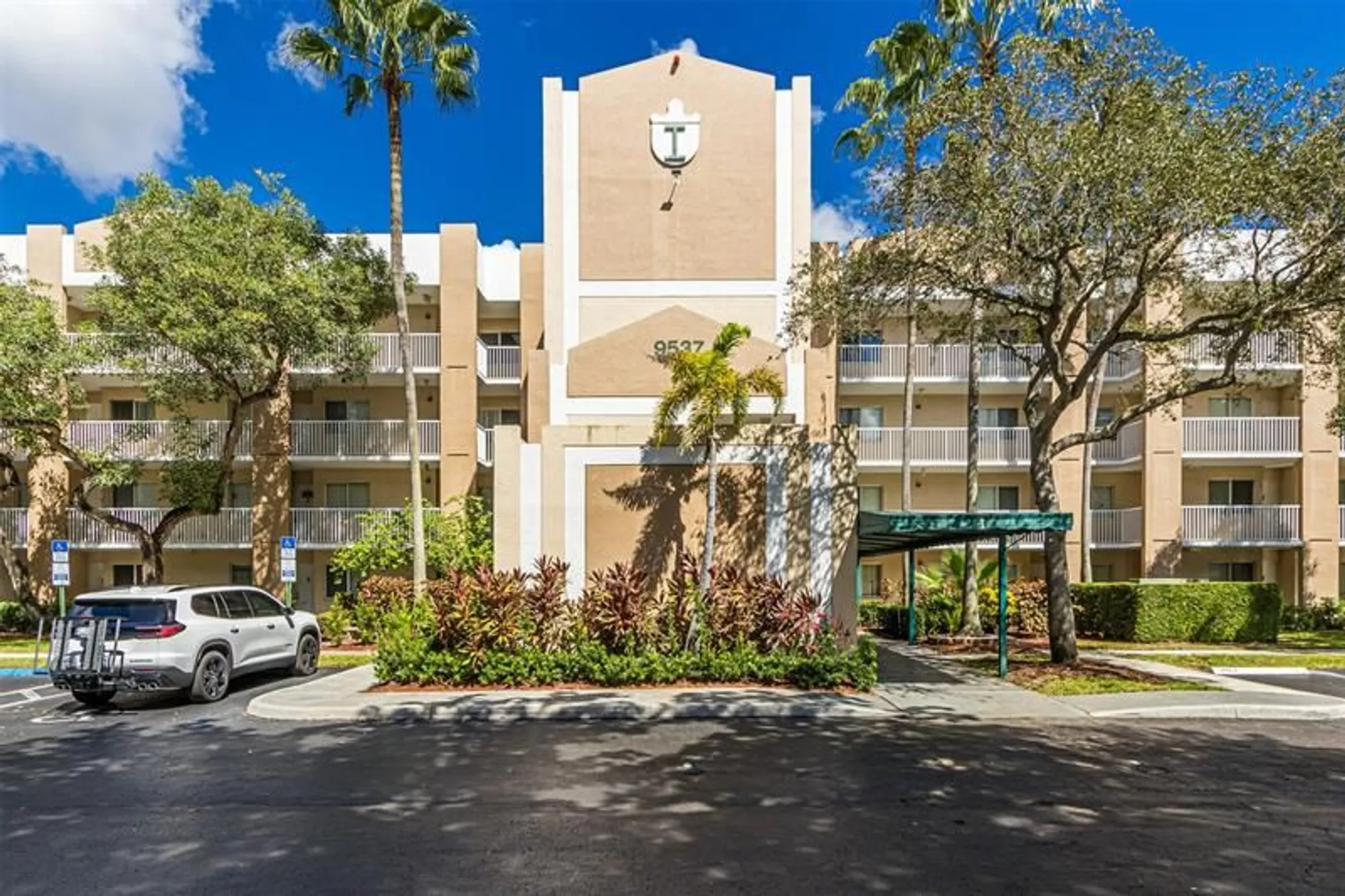 Property Slideshow image 38 of 39 | 9537 weldon cir apt 404, Fort Lauderdale, FL, 33321