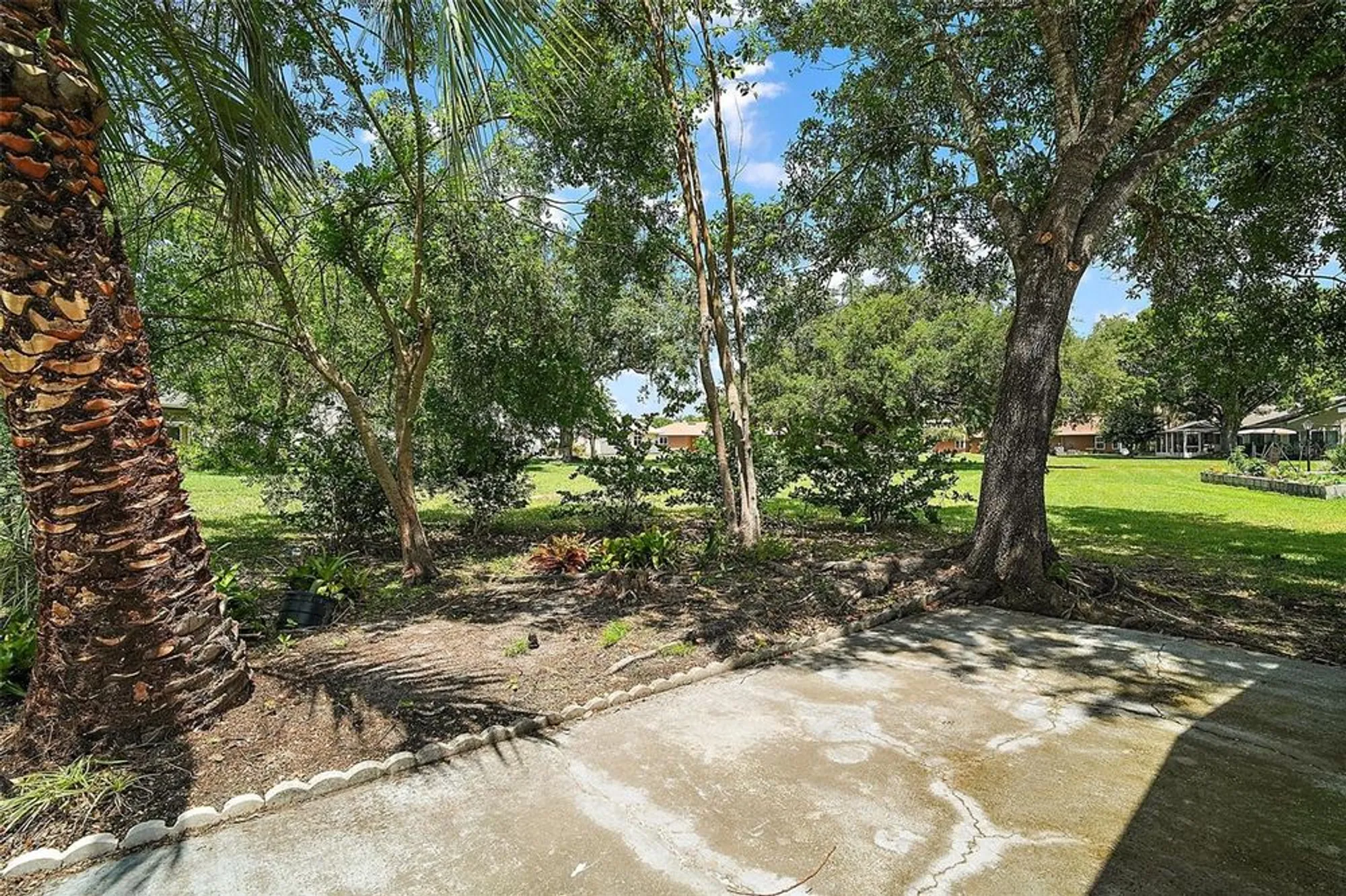 Property Slideshow image 11 of 41 | 5618 rosewall cir, Leesburg, FL, 34748