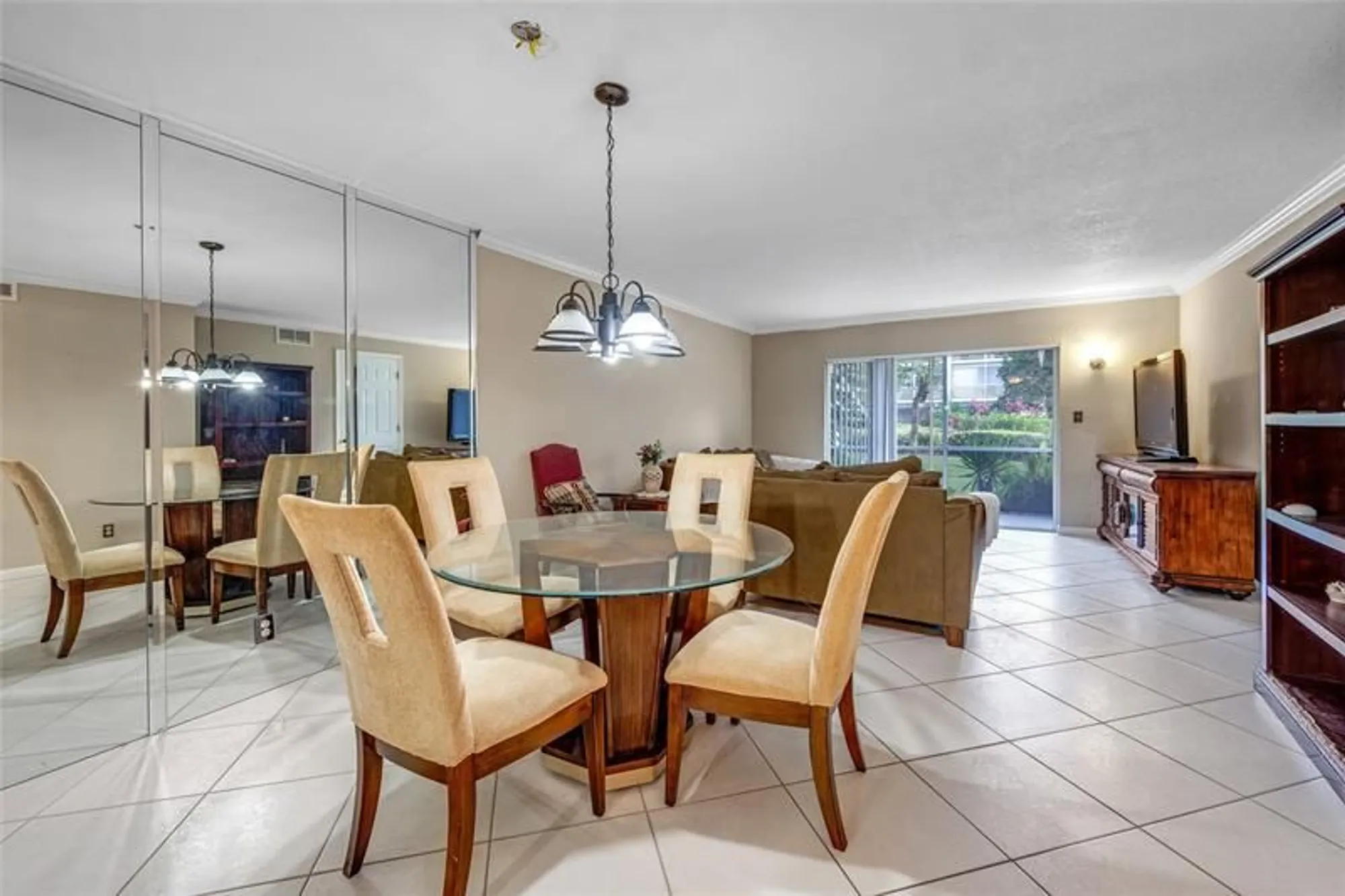 Property Slideshow image 4 of 21 | 3774 inverrary blvd apt 104p, Lauderhill, FL, 33319
