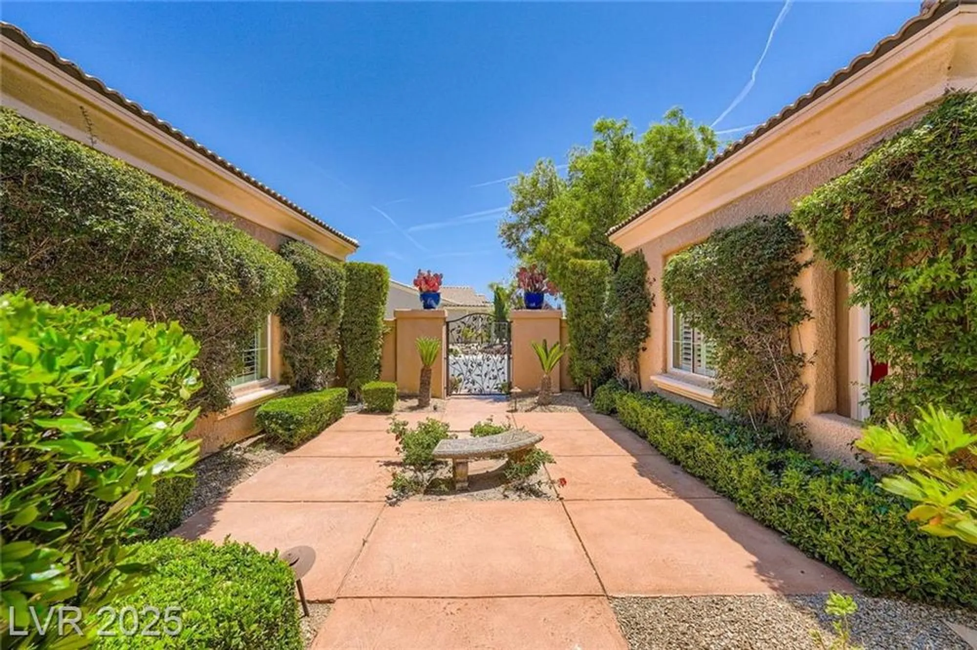 Property Slideshow image 6 of 72 | 4719 riva de romanza st, Las Vegas, NV, 89135