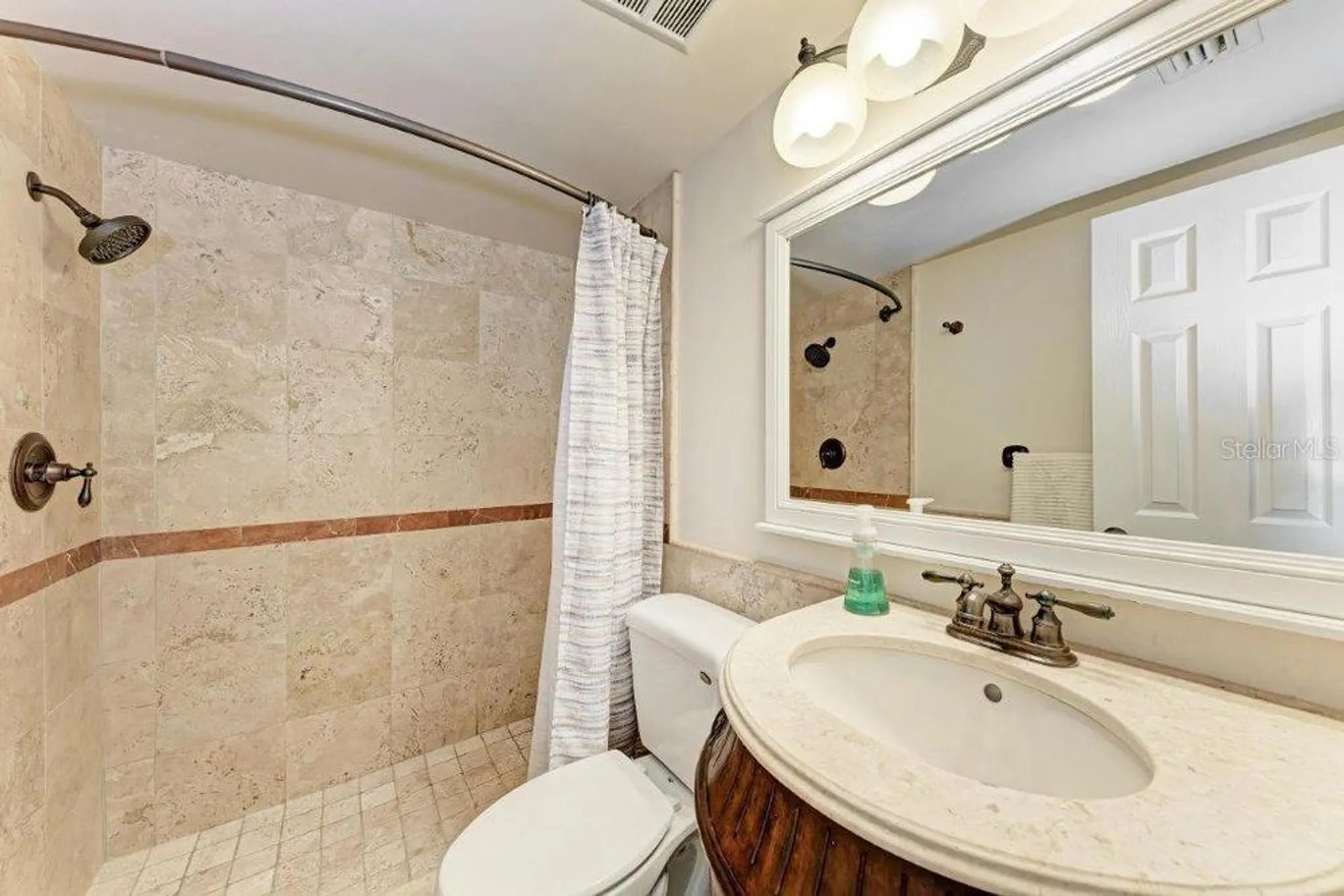 Property Slideshow image 19 of 31 | 2237 circlewood dr 18, Sarasota, FL, 34231