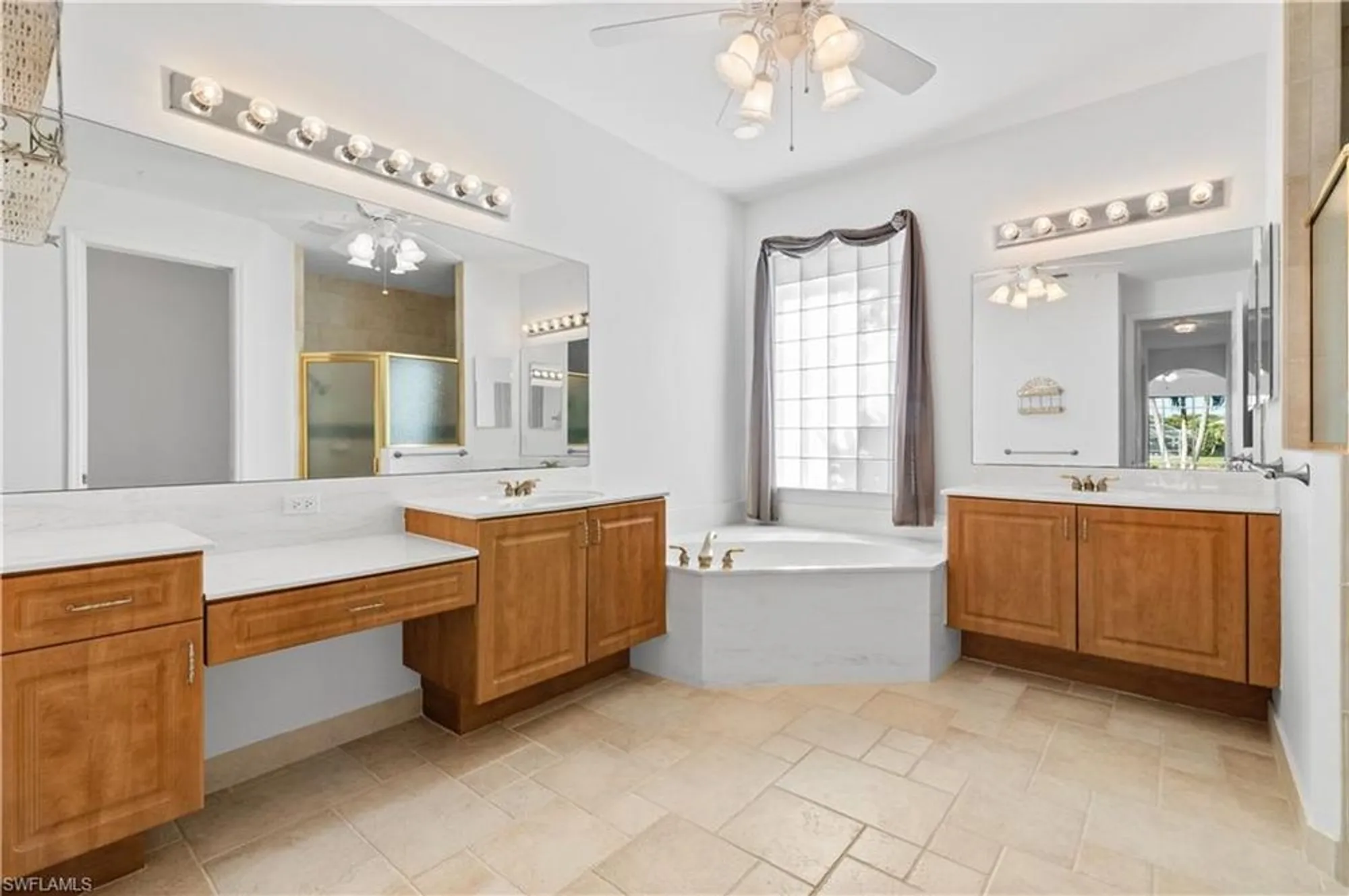 Property Slideshow image 16 of 38 | 20381 foxworth cir, Estero, FL, 33928