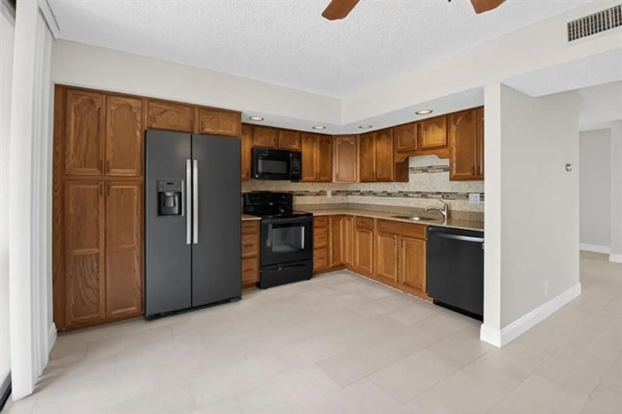 Property Slideshow image 13 of 39 | 5370 las verdes cir apt 319, Delray Beach, FL, 33484