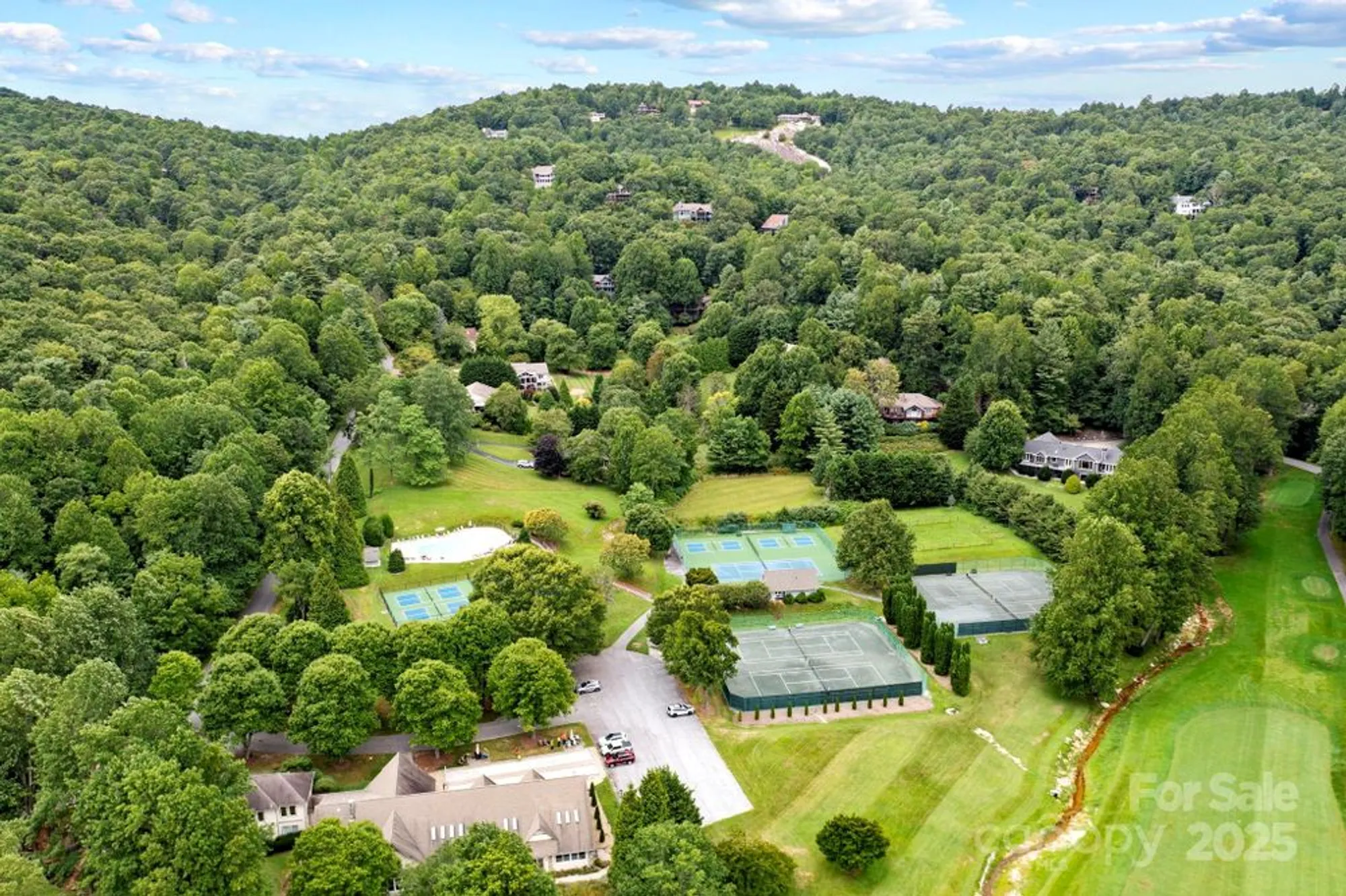 Property Slideshow image 13 of 25 | 301 winding meadows dr, Flat Rock, NC, 28731