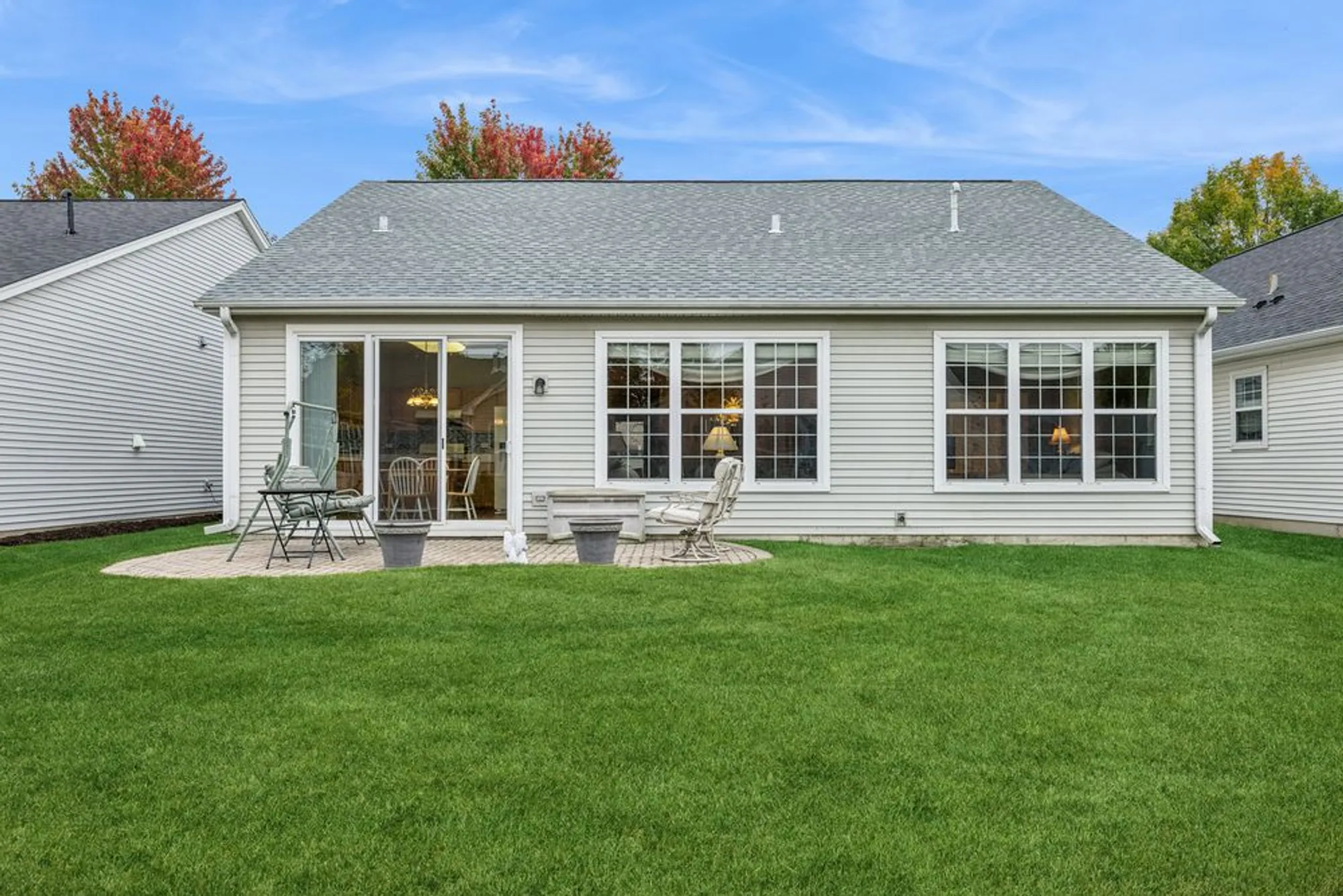 Property Slideshow image 2 of 20 | 2596 venetian ln, Elgin, IL, 60124