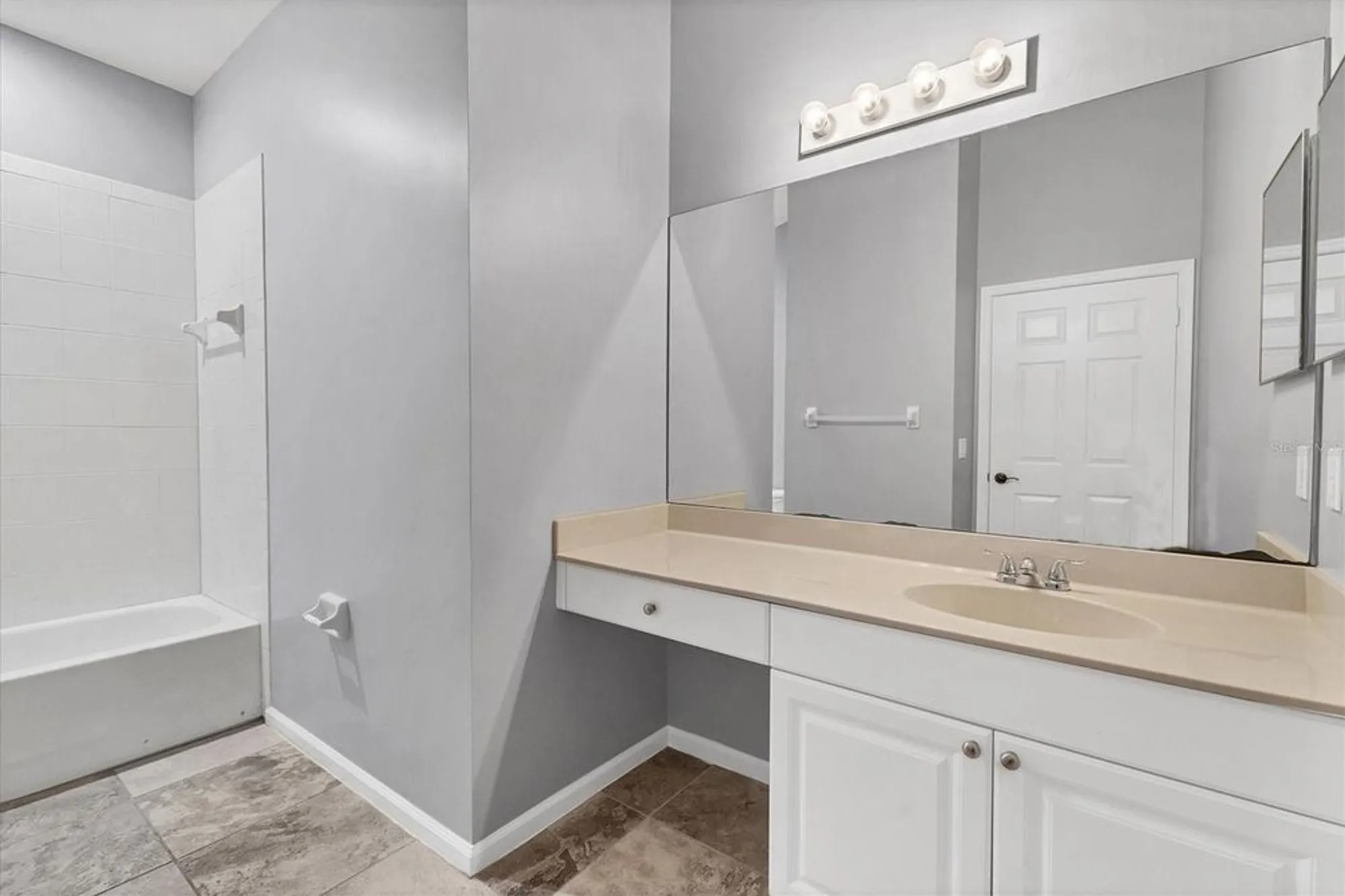 Property Slideshow image 10 of 18 | 3333 grand vista ct unit 203, Port Charlotte, FL, 33953