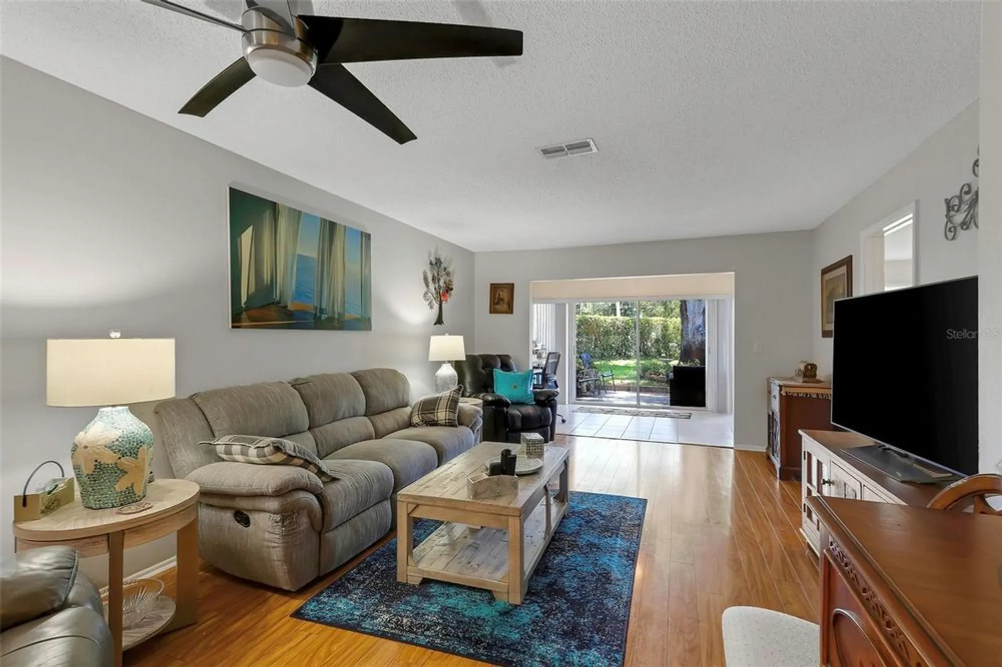 Property Slideshow image 9 of 37 | 1011 dunrobin dr b, Palm Harbor, FL, 34684