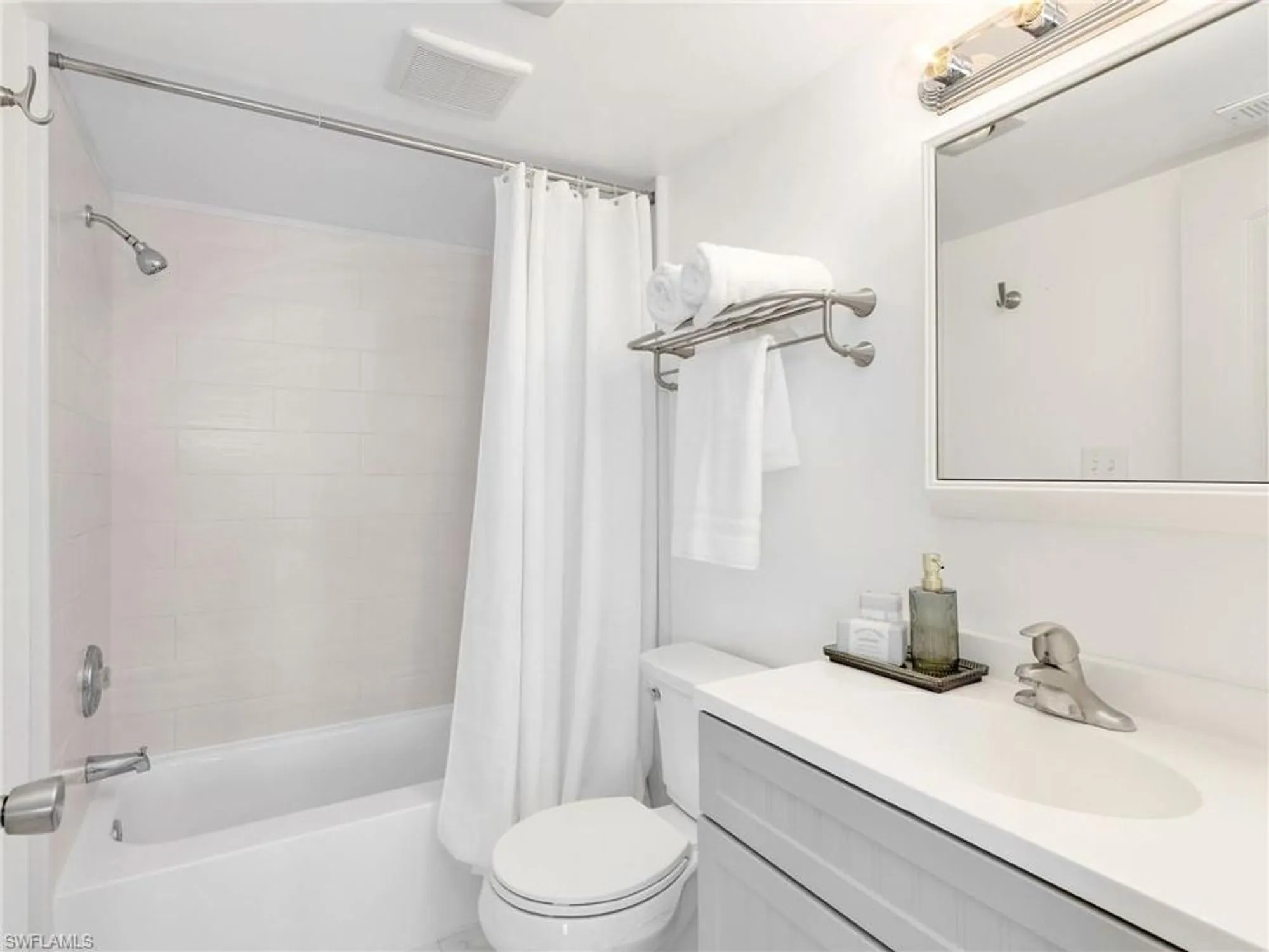Property Slideshow image 22 of 33 | 4260 se 20th pl apt 402, Cape Coral, FL, 33904