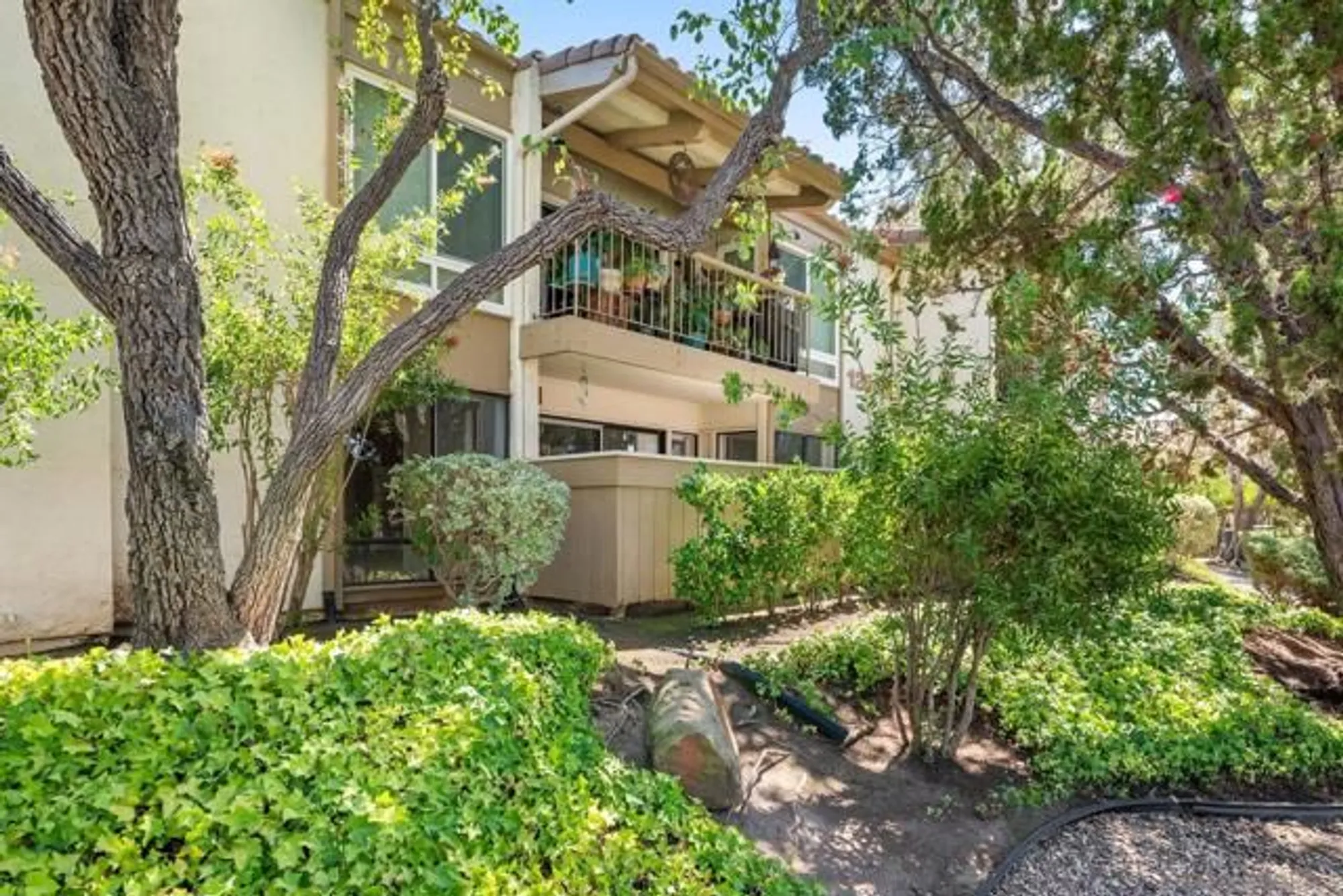 Property Slideshow image 2 of 28 | 12565 oaks north dr 115, San Diego, CA, 92128