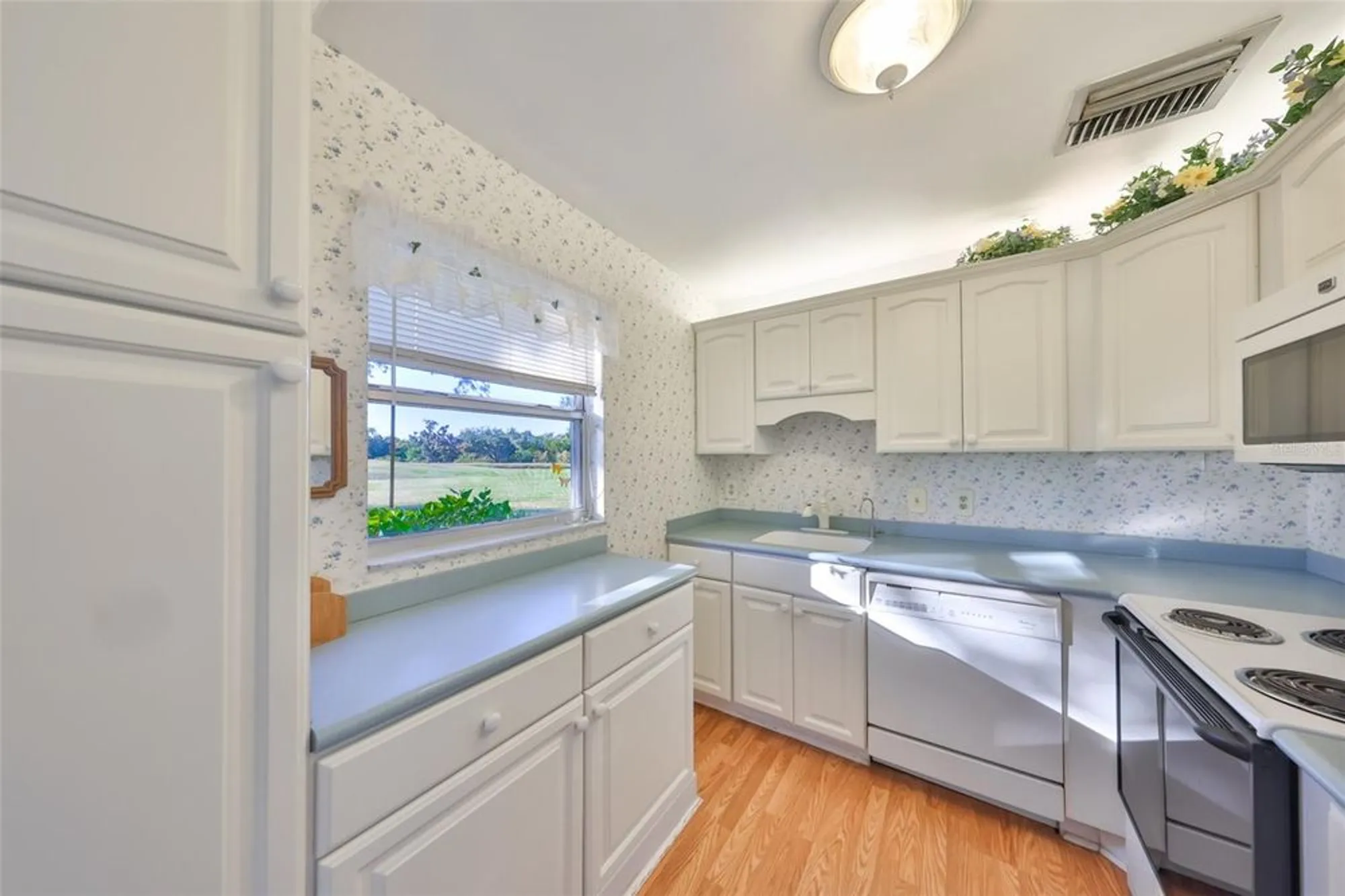 Property Slideshow image 13 of 51 | 2202 clubhouse dr 180, Sun City Center, FL, 33573