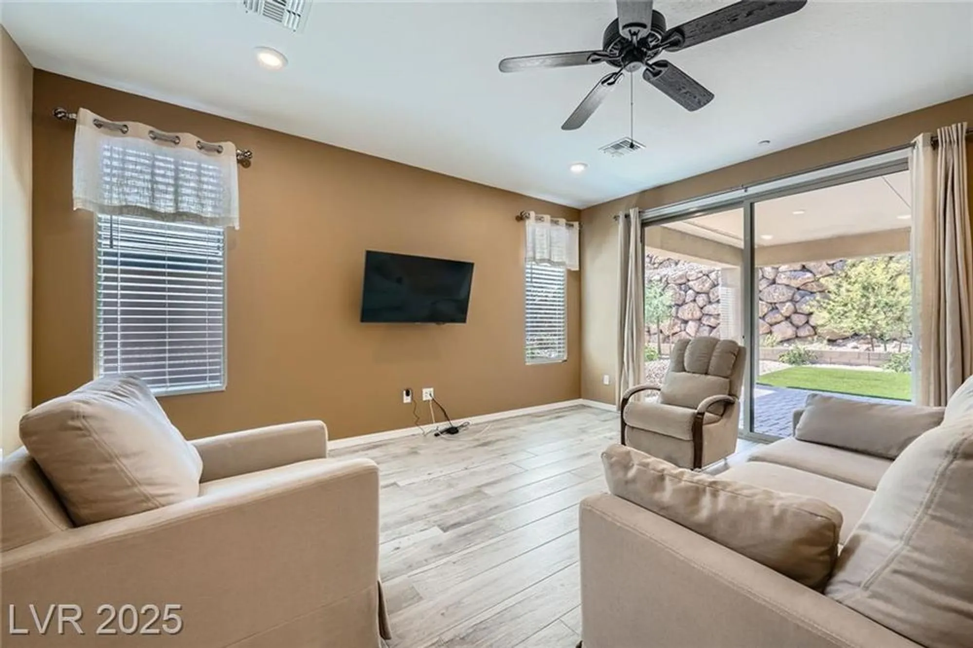 Property Slideshow image 6 of 36 | 243 sun glaze ave, Henderson, NV, 89011