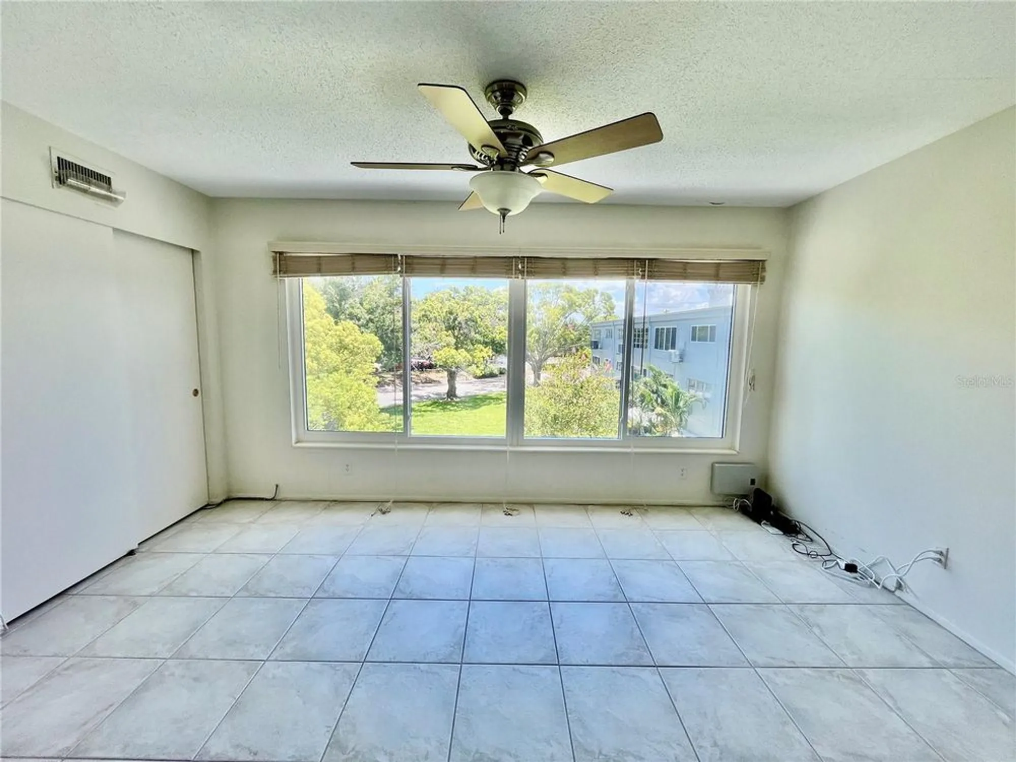 Property Slideshow image 14 of 50 | 2341 haitian dr 49, Clearwater, FL, 33763