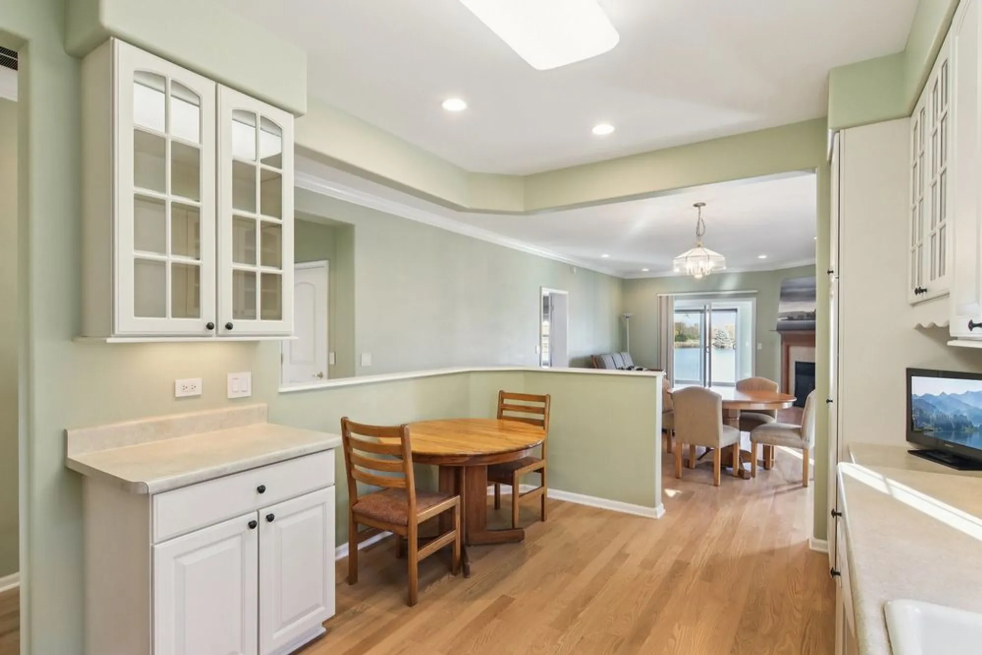 Property Slideshow image 11 of 39 | 328 legacy ct, Grayslake, IL, 60030