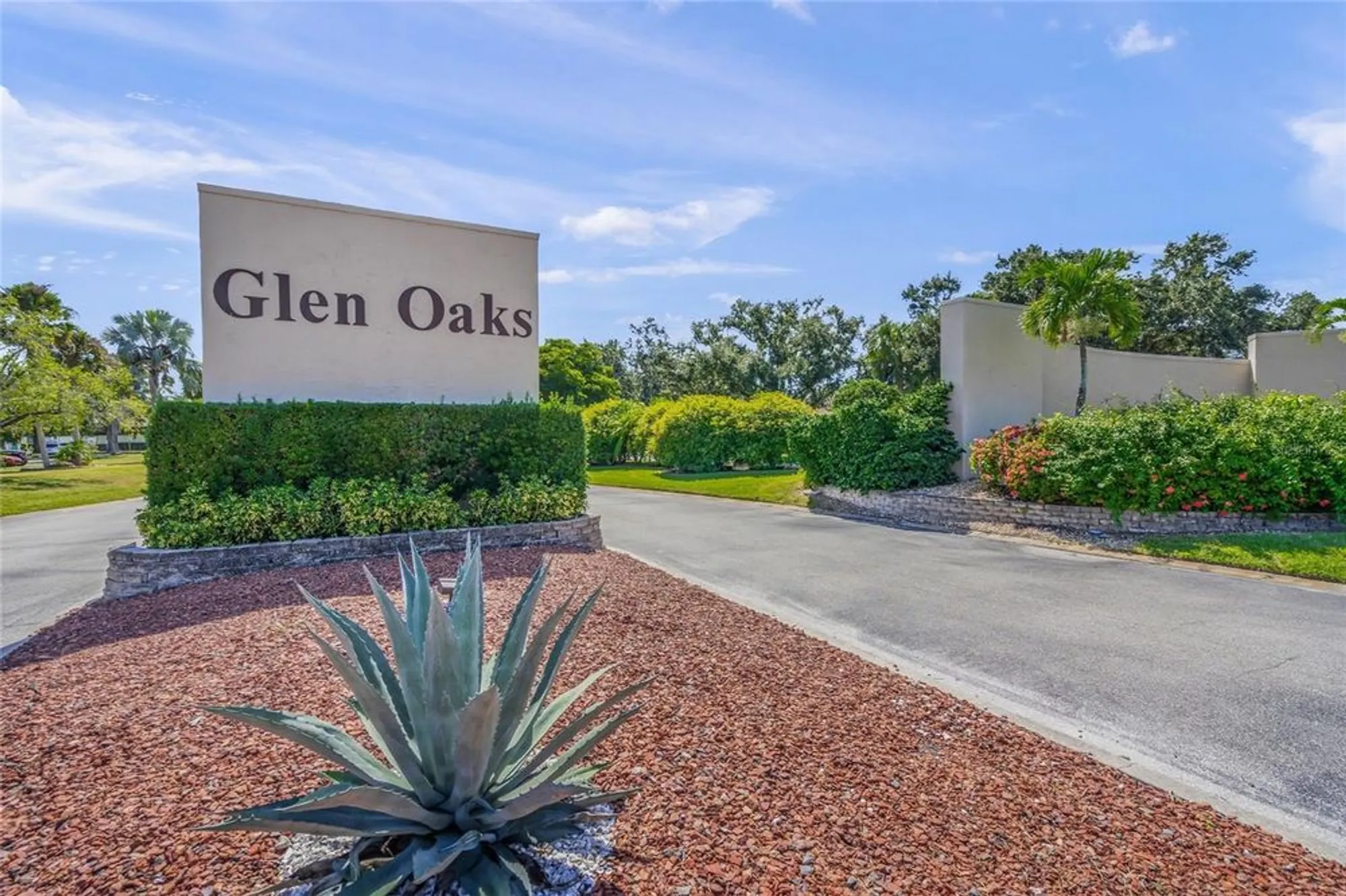 Property Slideshow image 3 of 41 | 1325 glen oaks dr 133, Sarasota, FL, 34232