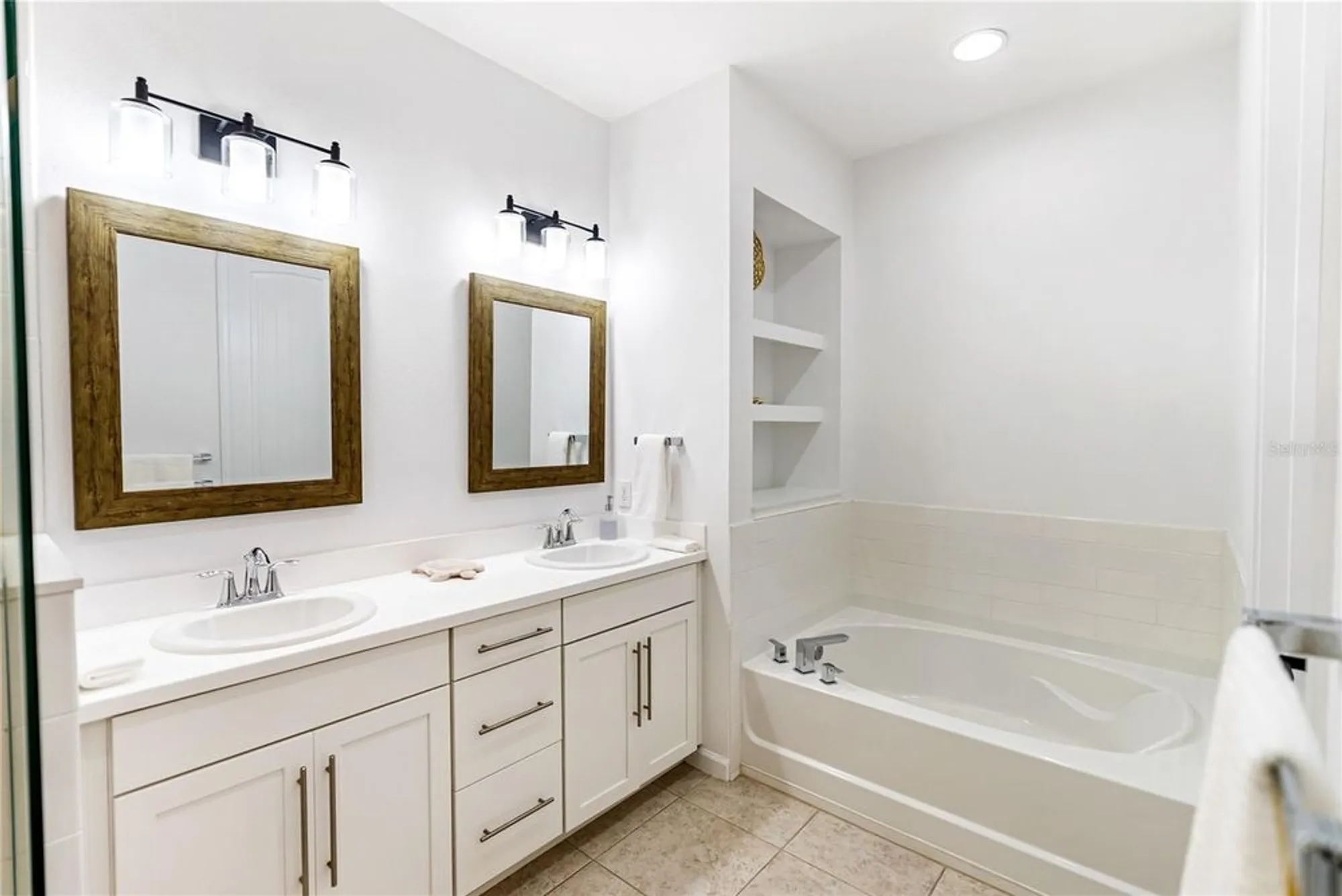 Property Slideshow image 30 of 50 | 11831 meadowgate pl, Bradenton, FL, 34211