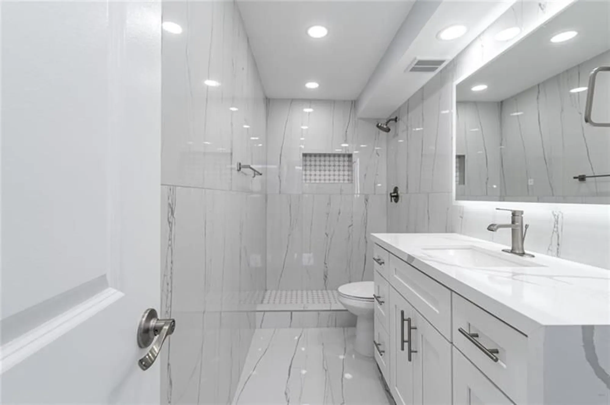 Property Slideshow image 4 of 28 | 361 s hollybrook dr 105, Pembroke Pines, FL, 33025