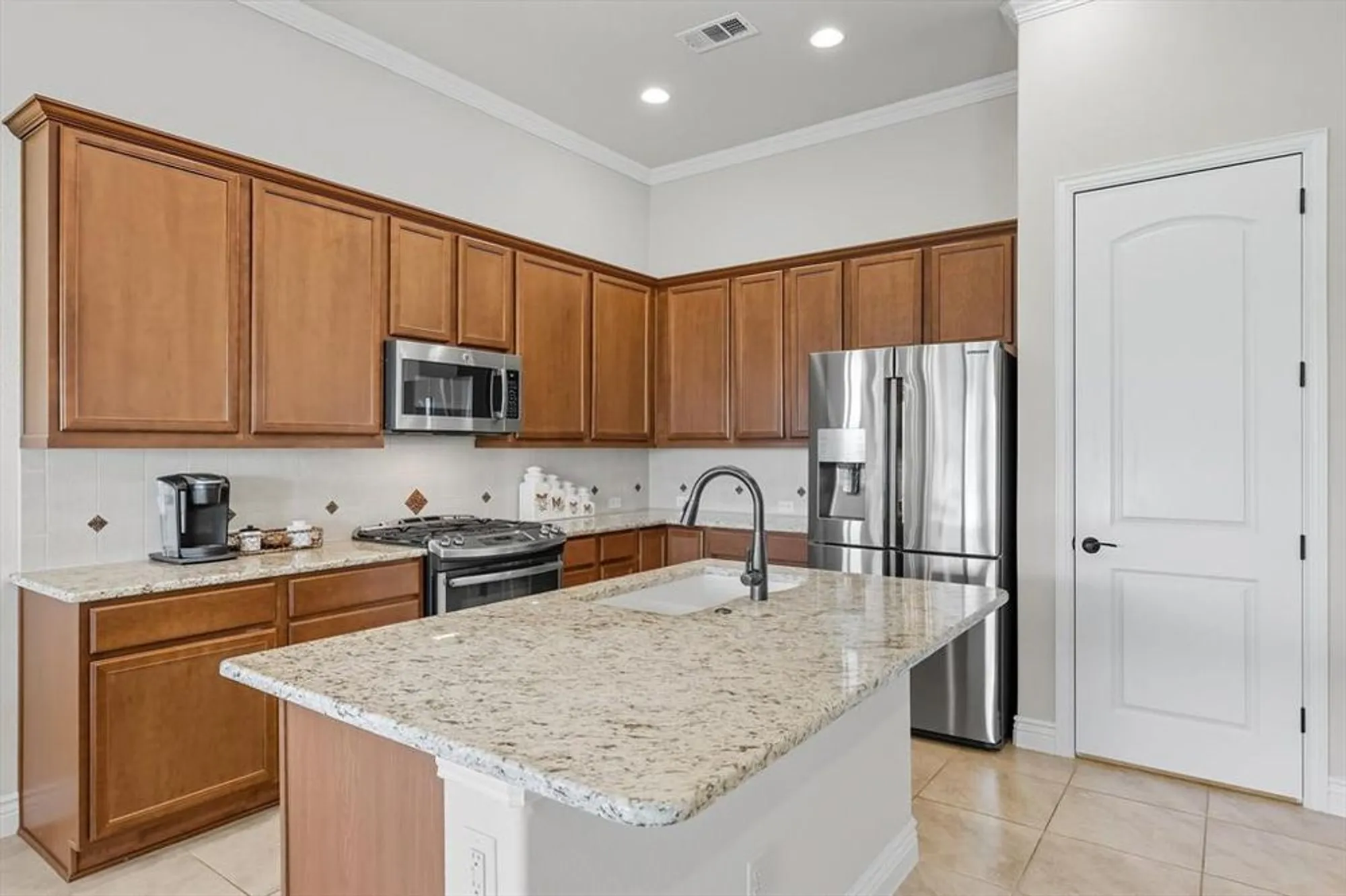 Property Slideshow image 10 of 32 | 11909 willet way, Denton, TX, 76207