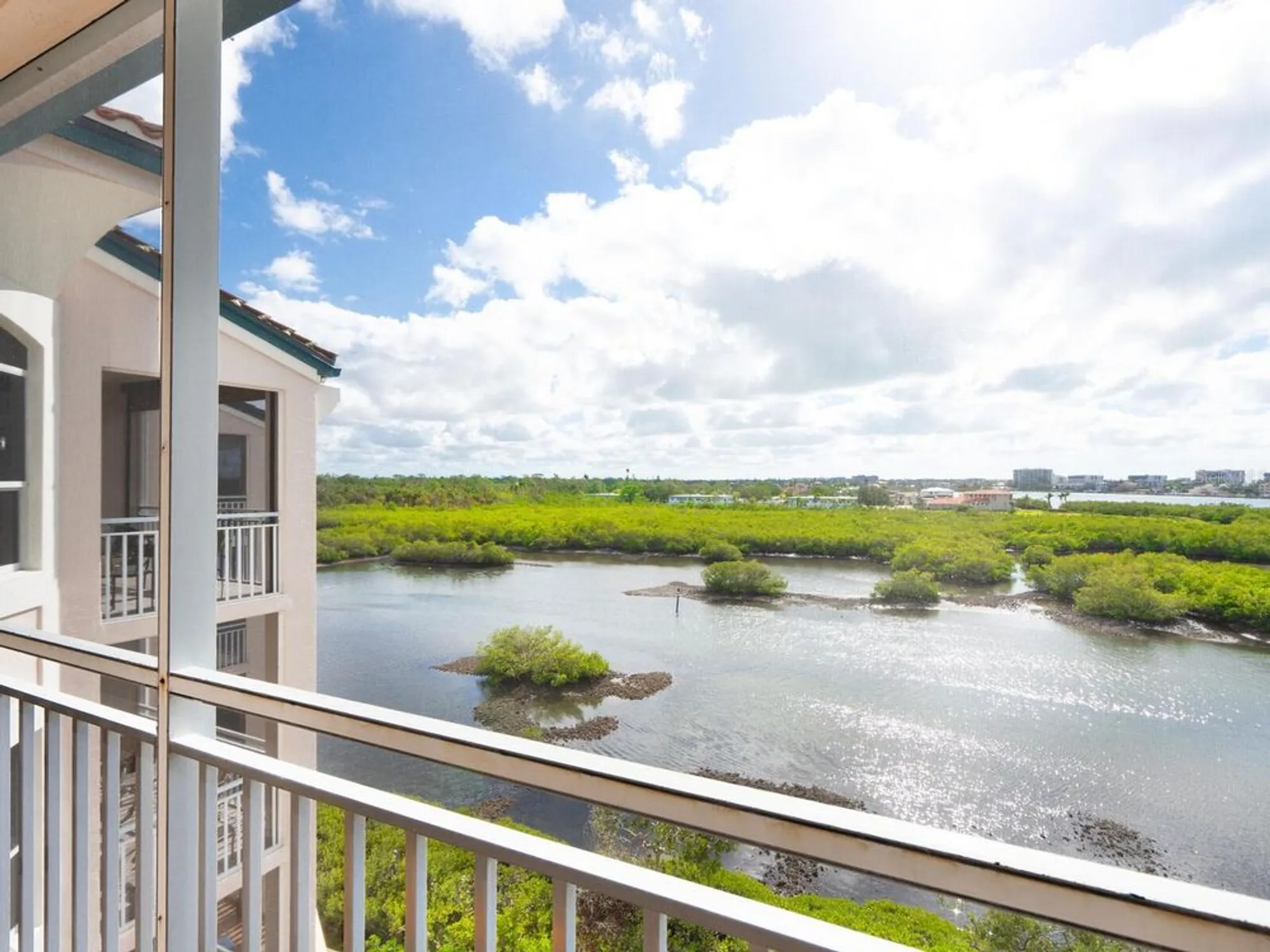 Property Slideshow image 5 of 38 | 5440 eagles point cir 405, Sarasota, FL, 34231