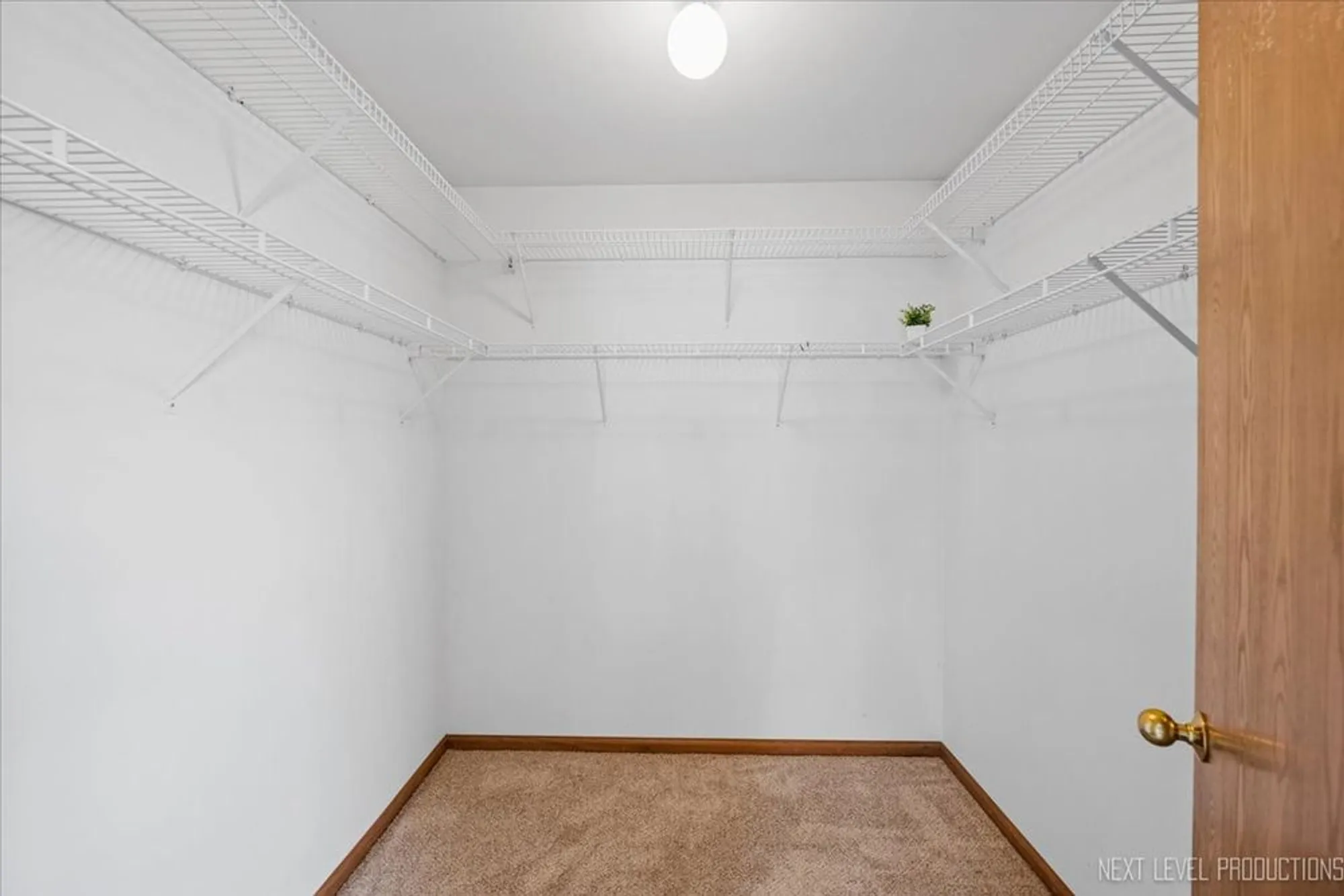 Property Slideshow image 25 of 49 | 21289 silktree cir, Plainfield, IL, 60544