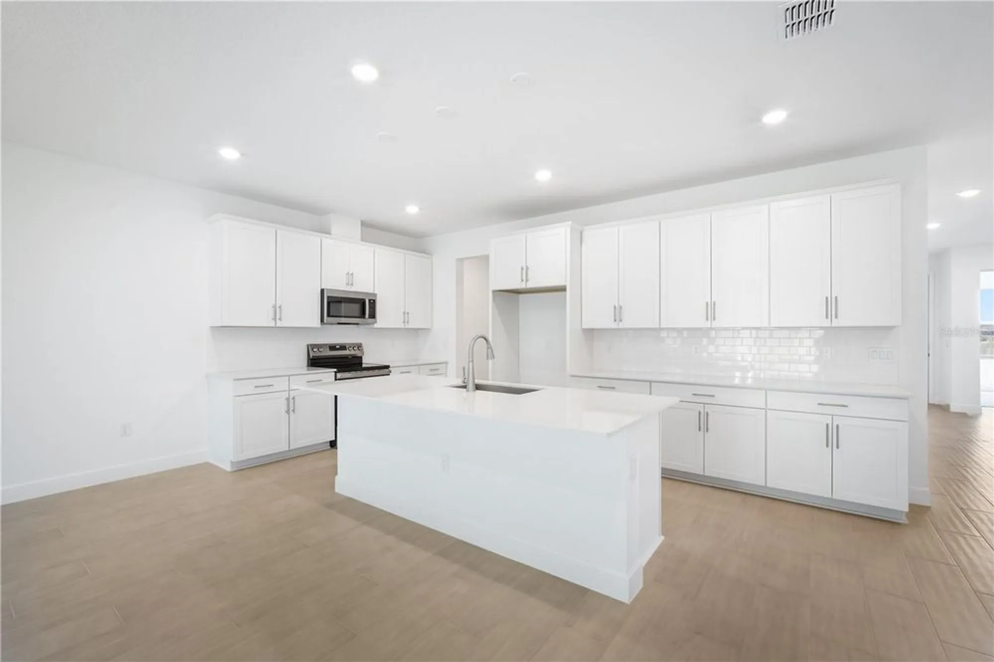 Property Slideshow image 13 of 48 | 9005 players dr, Weeki Wachee, FL, 34613