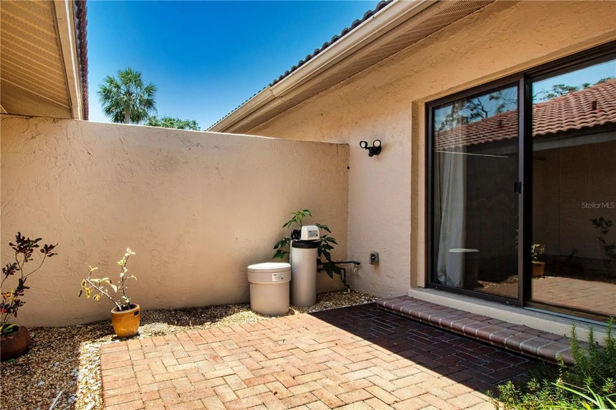 Property Slideshow image 9 of 48 | 4812 kestral park cir 20, Sarasota, FL, 34231