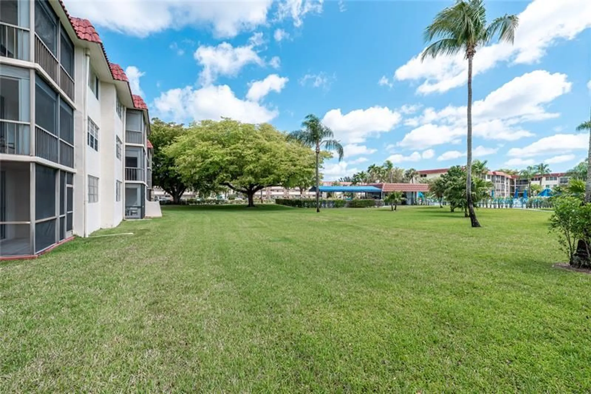 Property Slideshow image 16 of 57 | 9720 s hollybrook lake dr 205, Pembroke Pines, FL, 33025