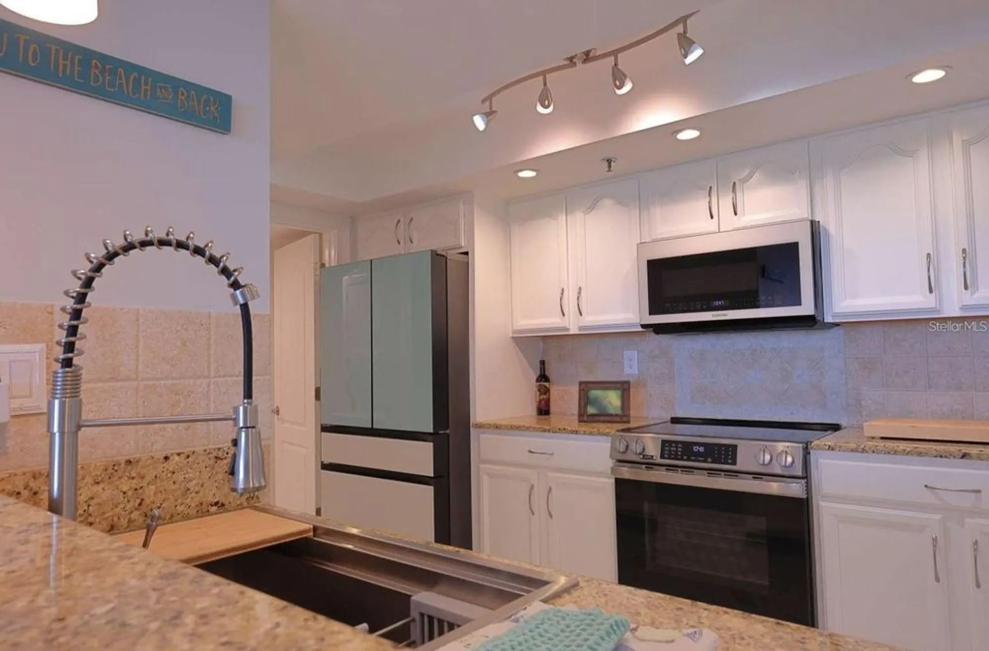 Property Slideshow image 4 of 19 | 6372 palma del mar blvd s apt 705, Saint Petersburg, FL, 33715