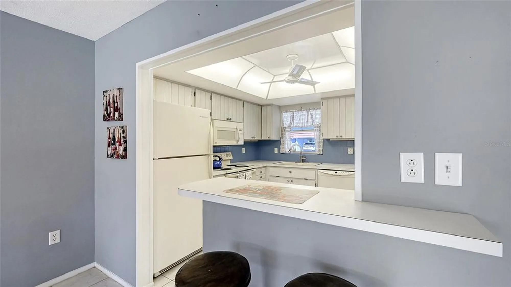 Property Slideshow image 14 of 47 | 5474 riverbluff cir v35, Sarasota, FL, 34231