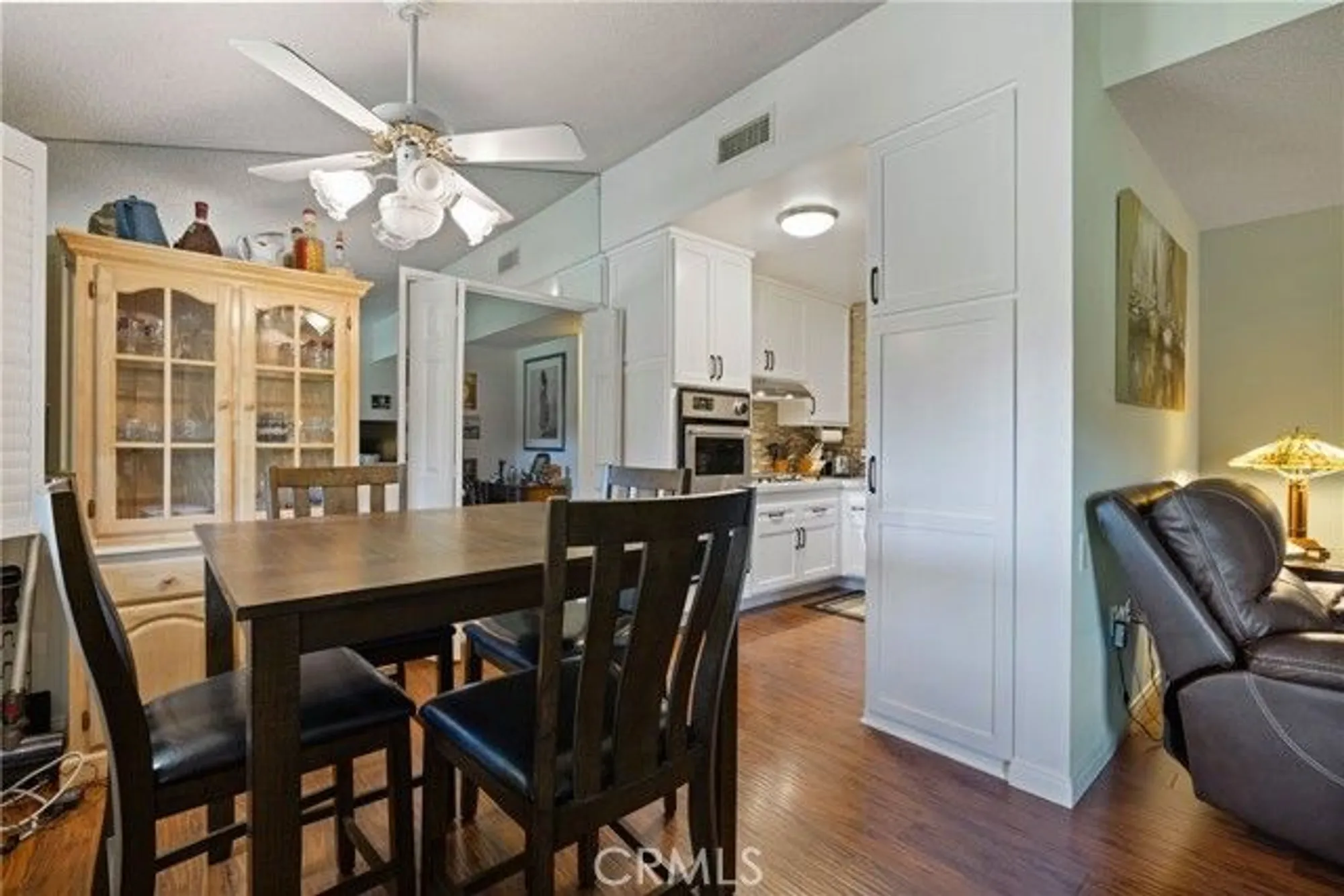 Property Slideshow image 14 of 57 | 19211 avenue of the oaks a, Newhall, CA, 91321