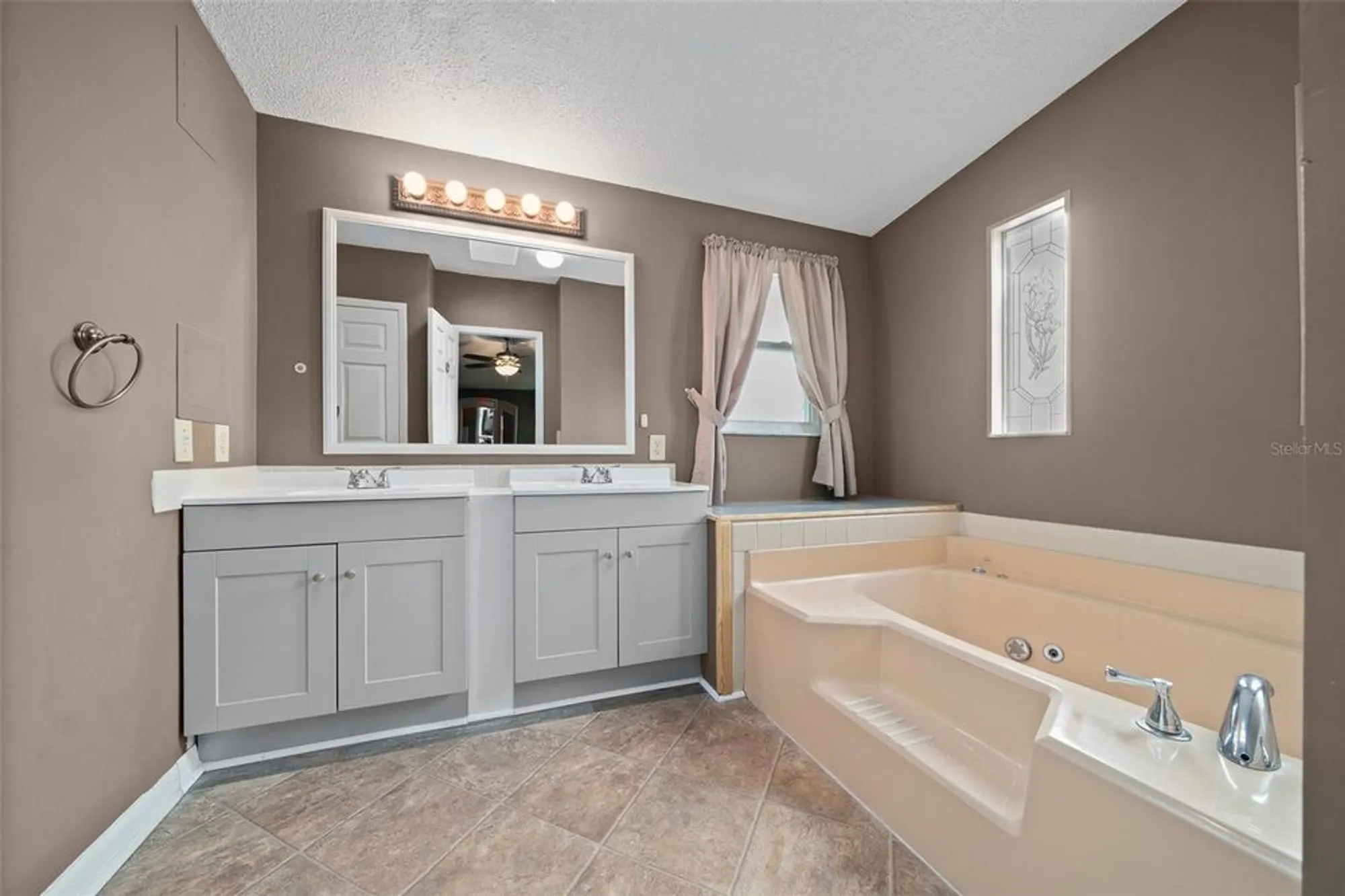 Property Slideshow image 18 of 51 | 1717 lilly ln, Lady Lake, FL, 32159