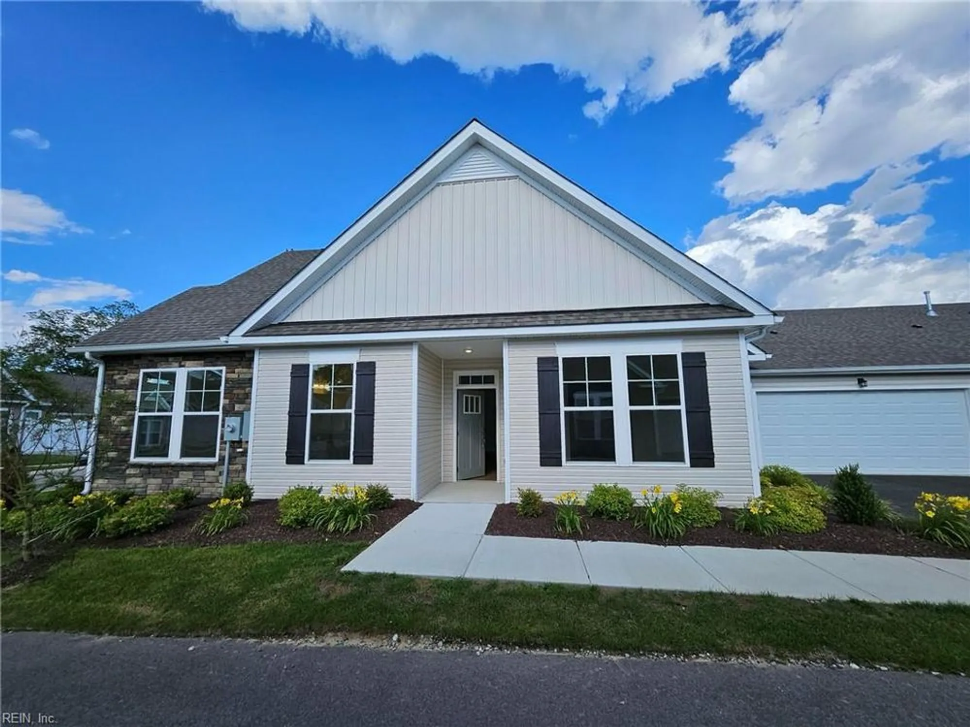 Property Slideshow image 4 of 41 | 222 richmond ave # 20-1, Smithfield, VA, 23430