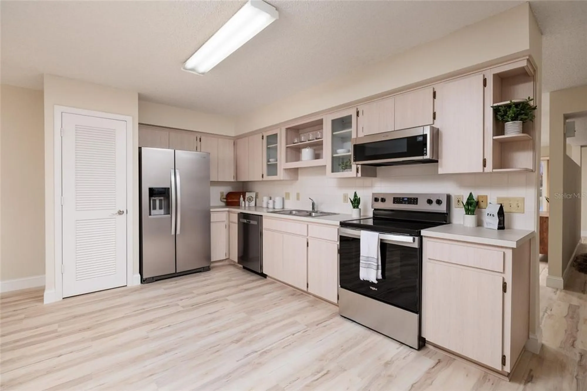 Property Slideshow image 11 of 61 | 2220 spanish dr 36, Clearwater, FL, 33763