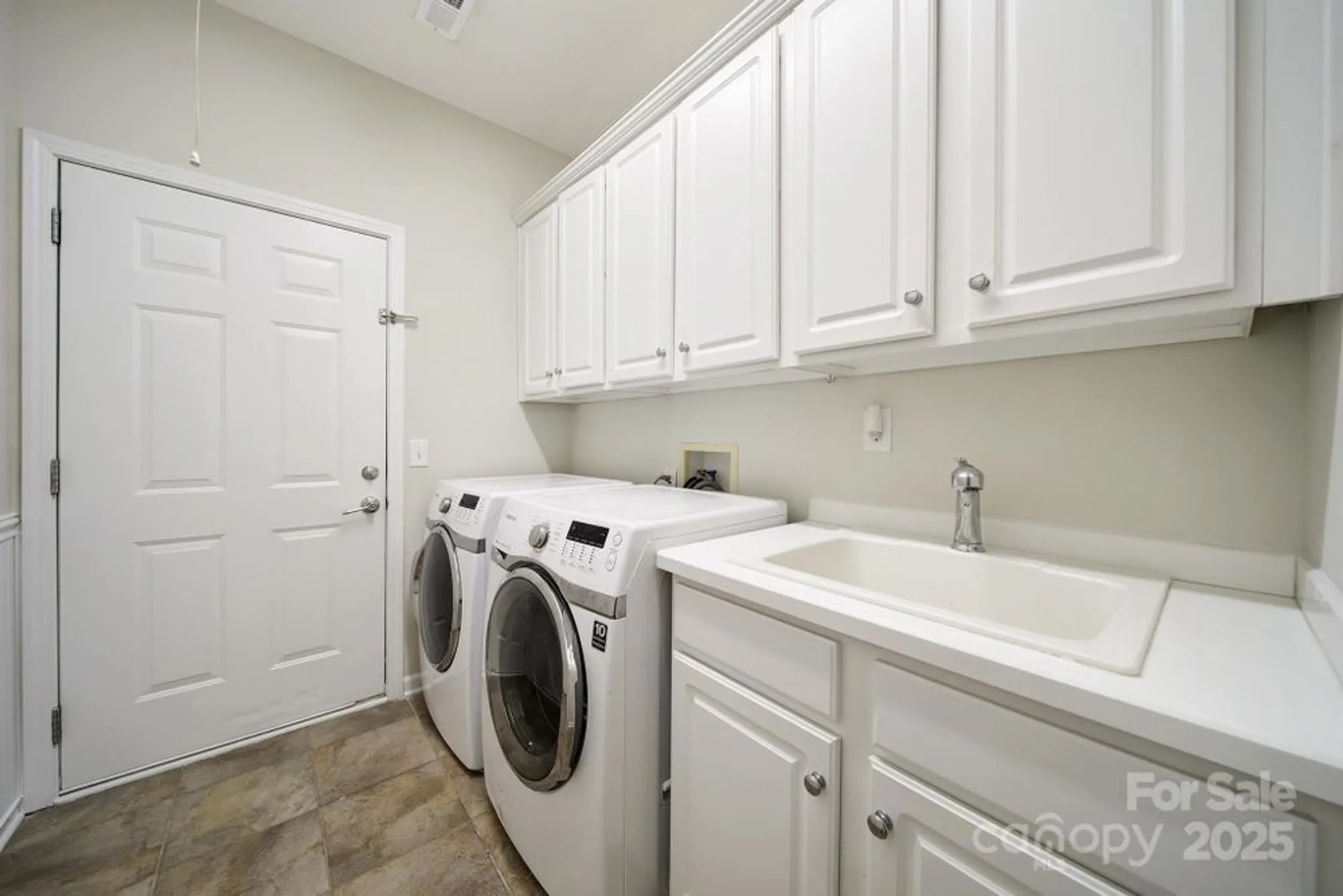 Property Slideshow image 25 of 48 | 10411 bethpage dr, Fort Mill, SC, 29707